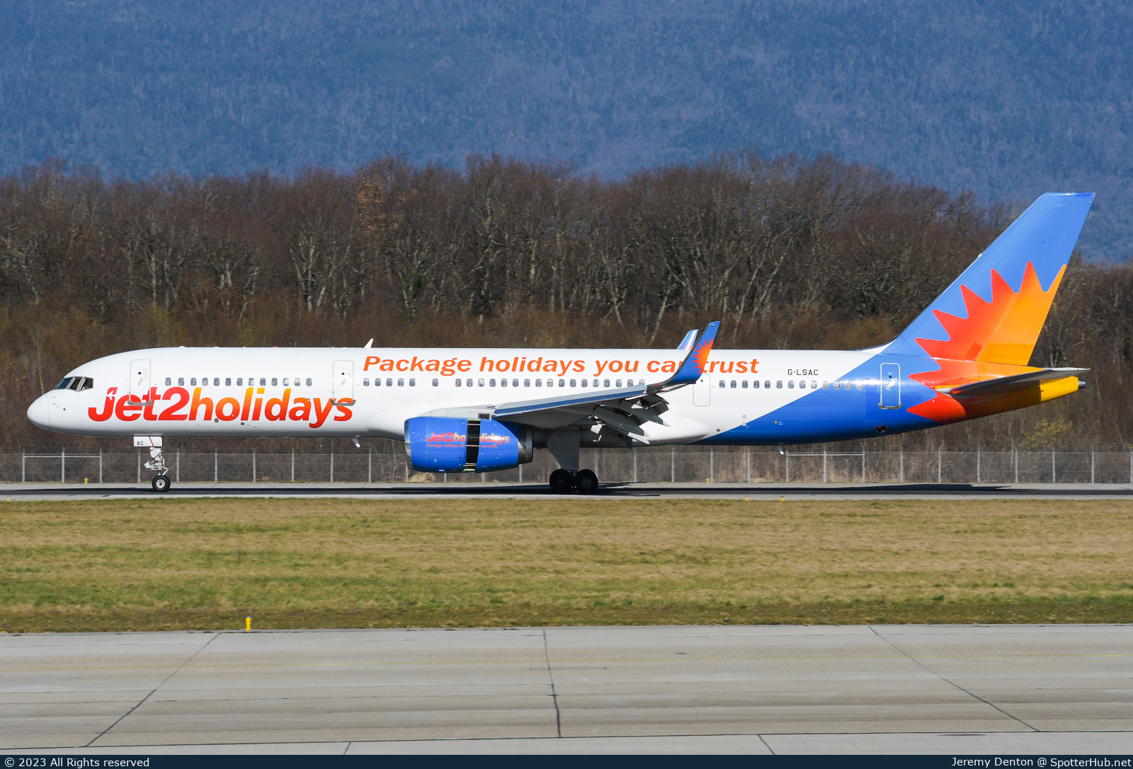 Photo of G-LSAC - Boeing 757-23A operated by Jet2