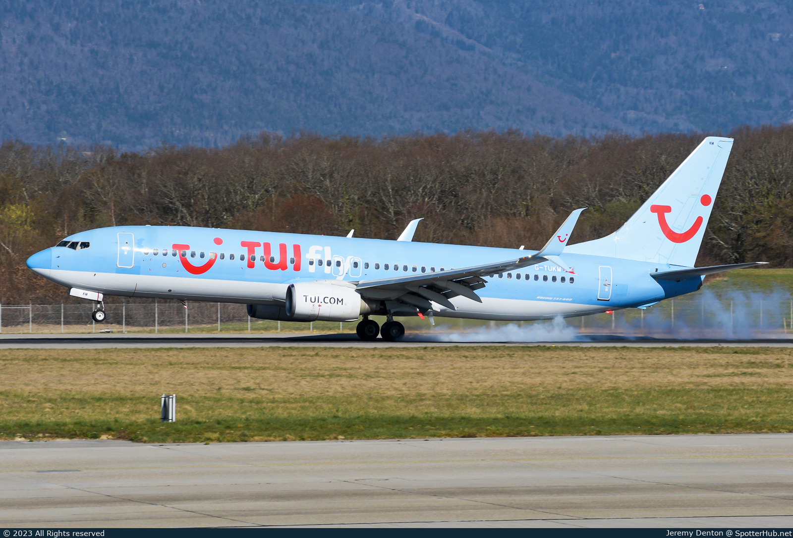 Photo of G-TUKM - Boeing 737-8K5 operated by TUI Airways
