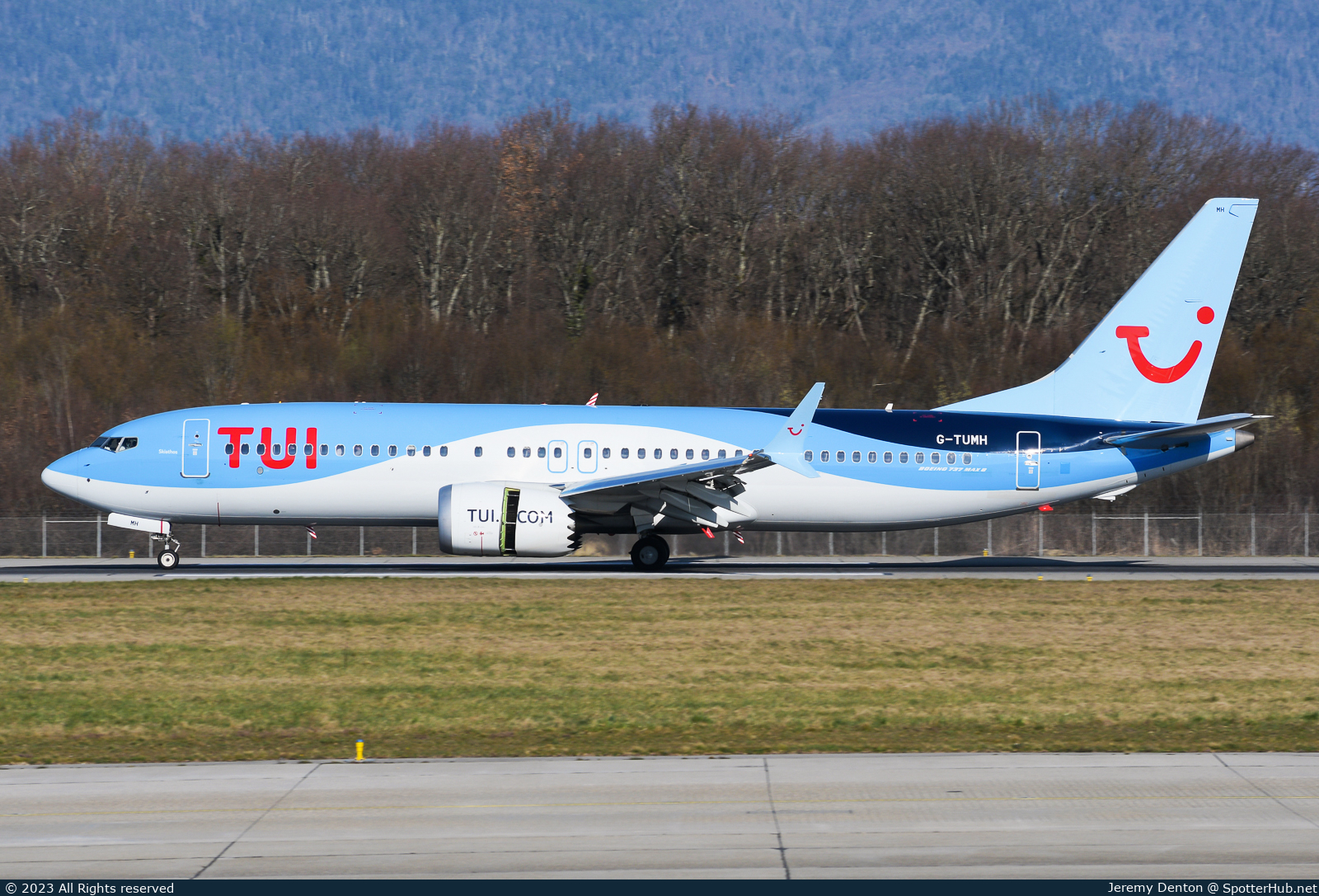 Photo of G-TUMH - Boeing 737 MAX 8 operated by TUI Airways