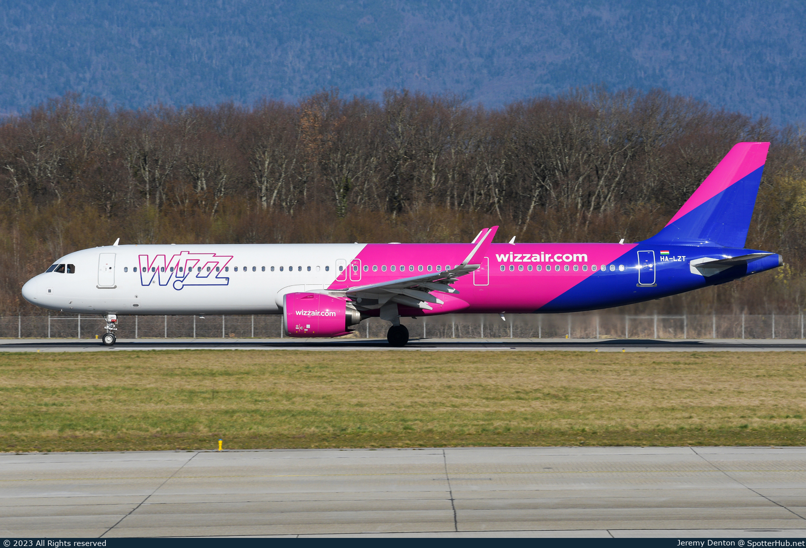 Photo of HA-LZT - Airbus A321-271NX operated by Wizz Air