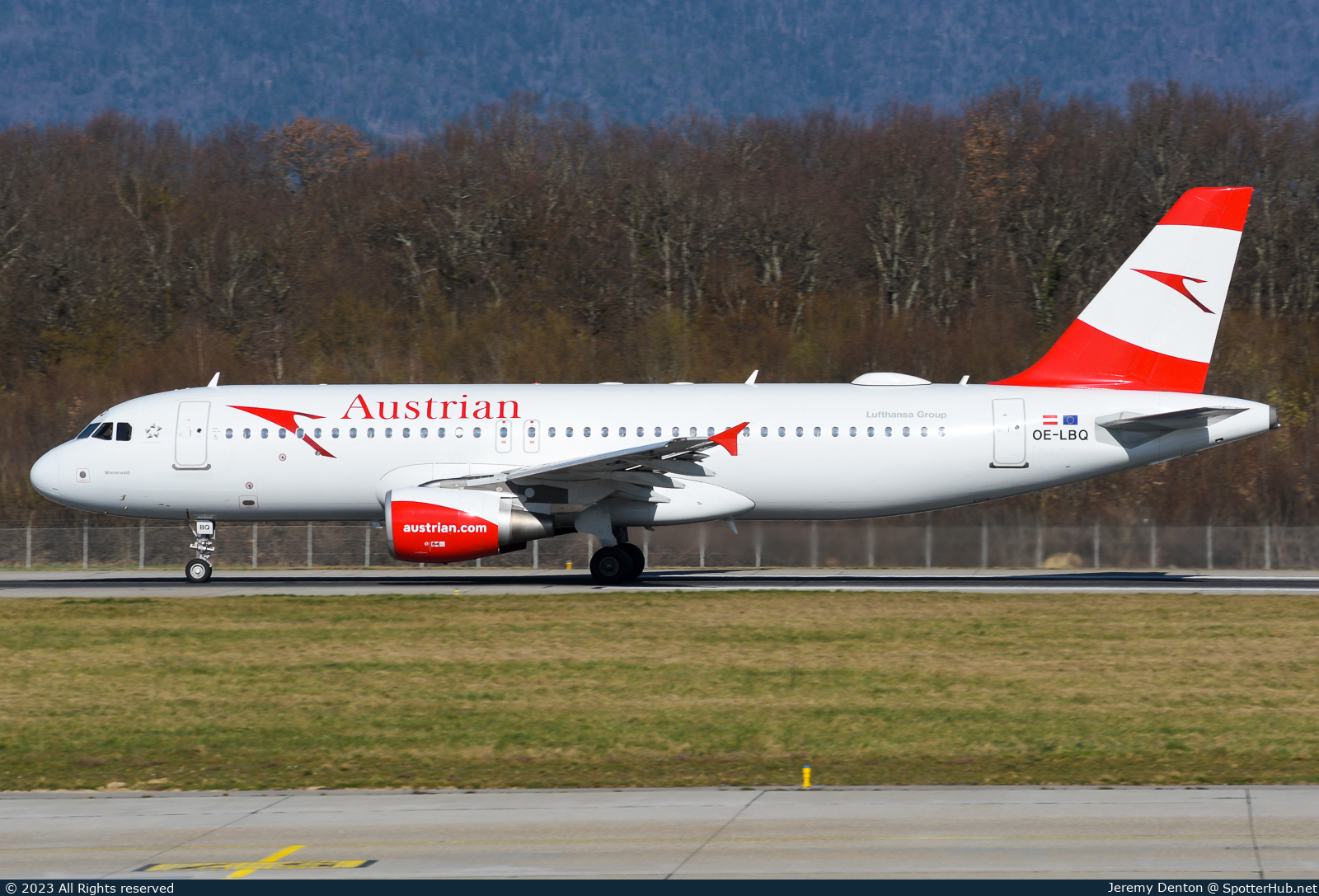 Photo of OE-LBQ - Airbus A320-214 operated by Austrian Airlines