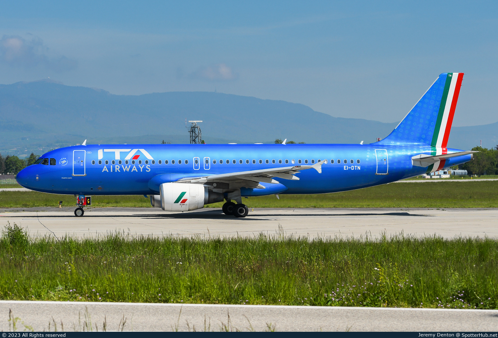 Photo of EI-DTN - Airbus A320-216 operated by ITA Airways