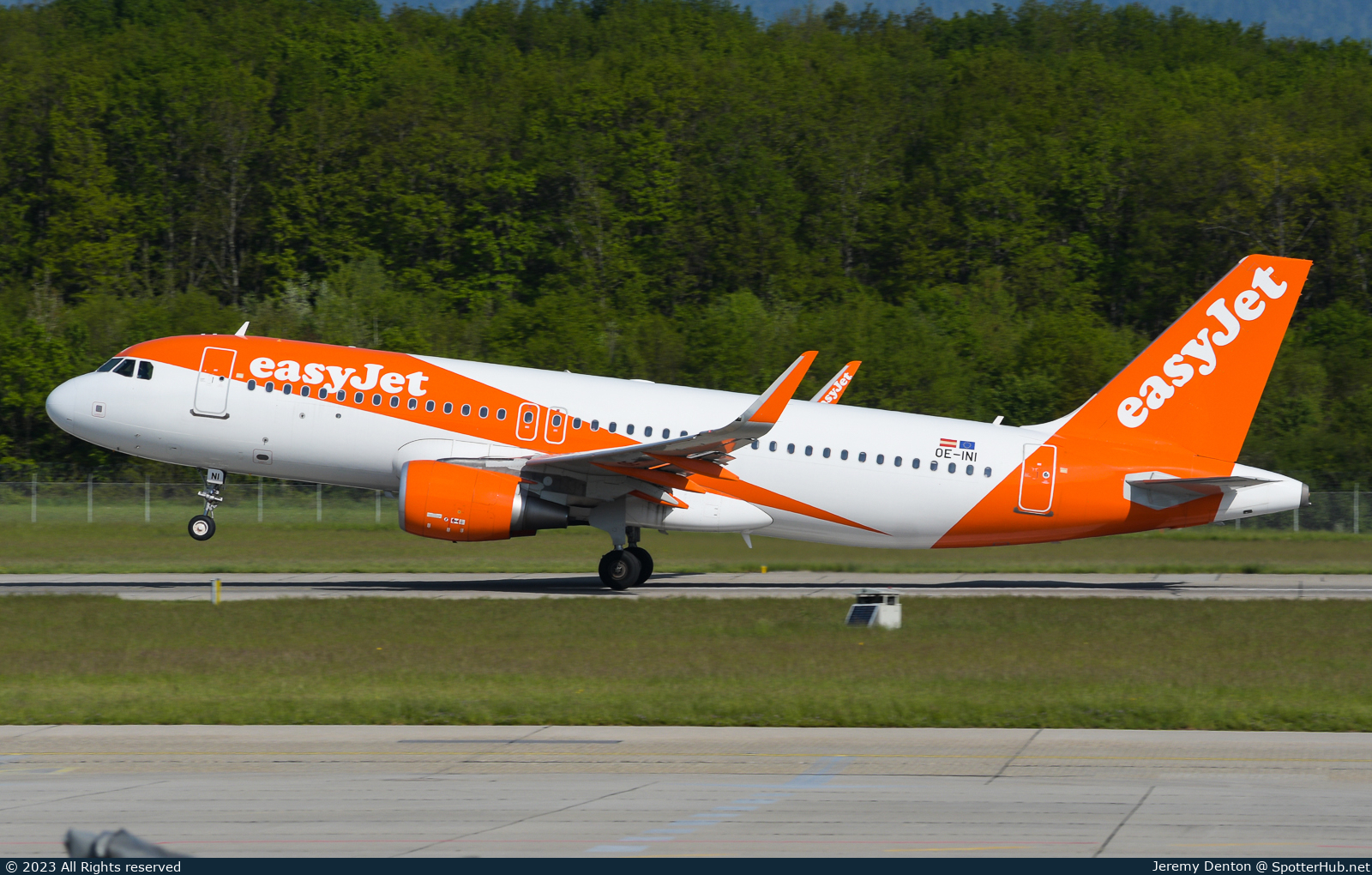 Photo of OE-INI - Airbus A320-214 operated by easyJet Europe