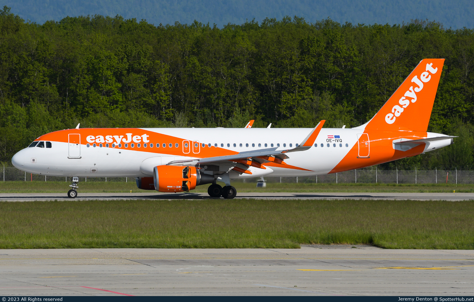 Photo of OE-IVQ - Airbus A320-214 operated by easyJet Europe