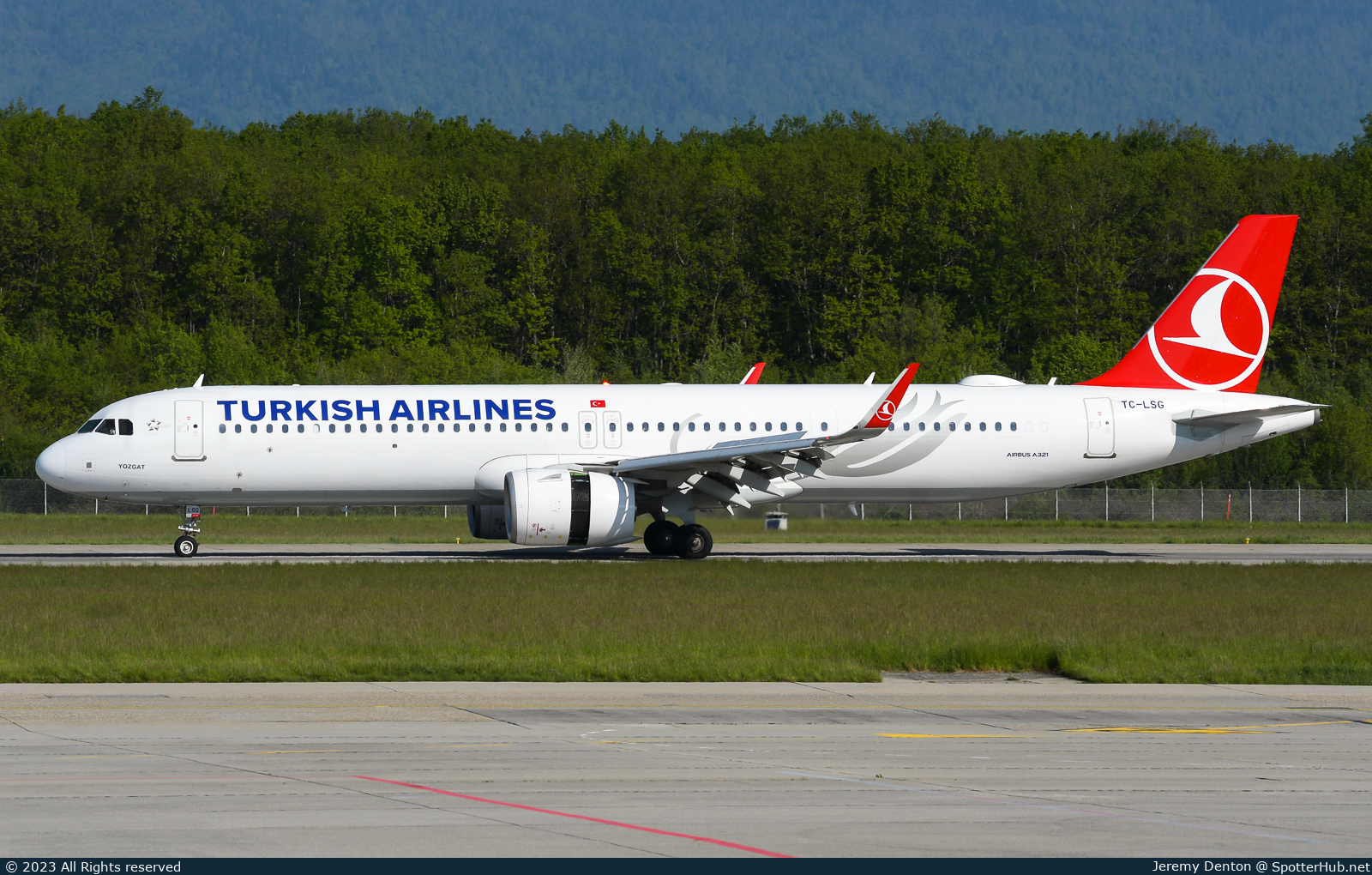 Photo of TC-LSG - Airbus A321-271NX operated by Turkish Airlines