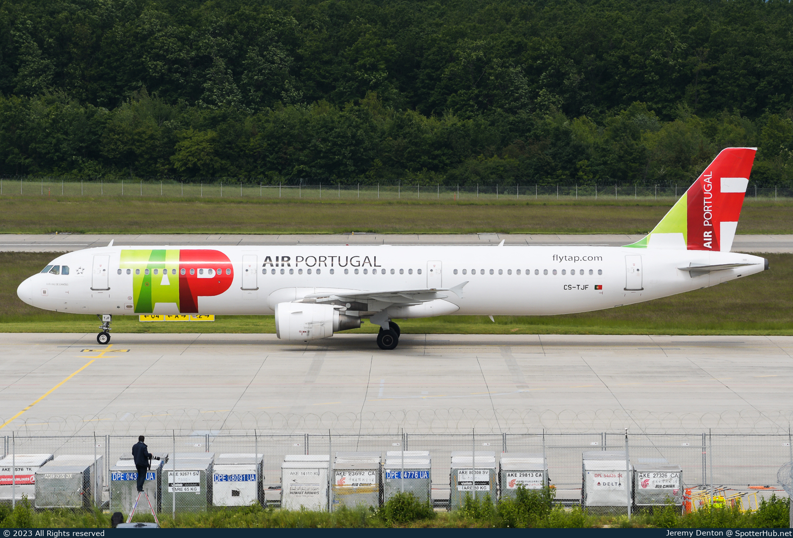 Photo of CS-TJF - Airbus A321-211 operated by TAP Air Portugal