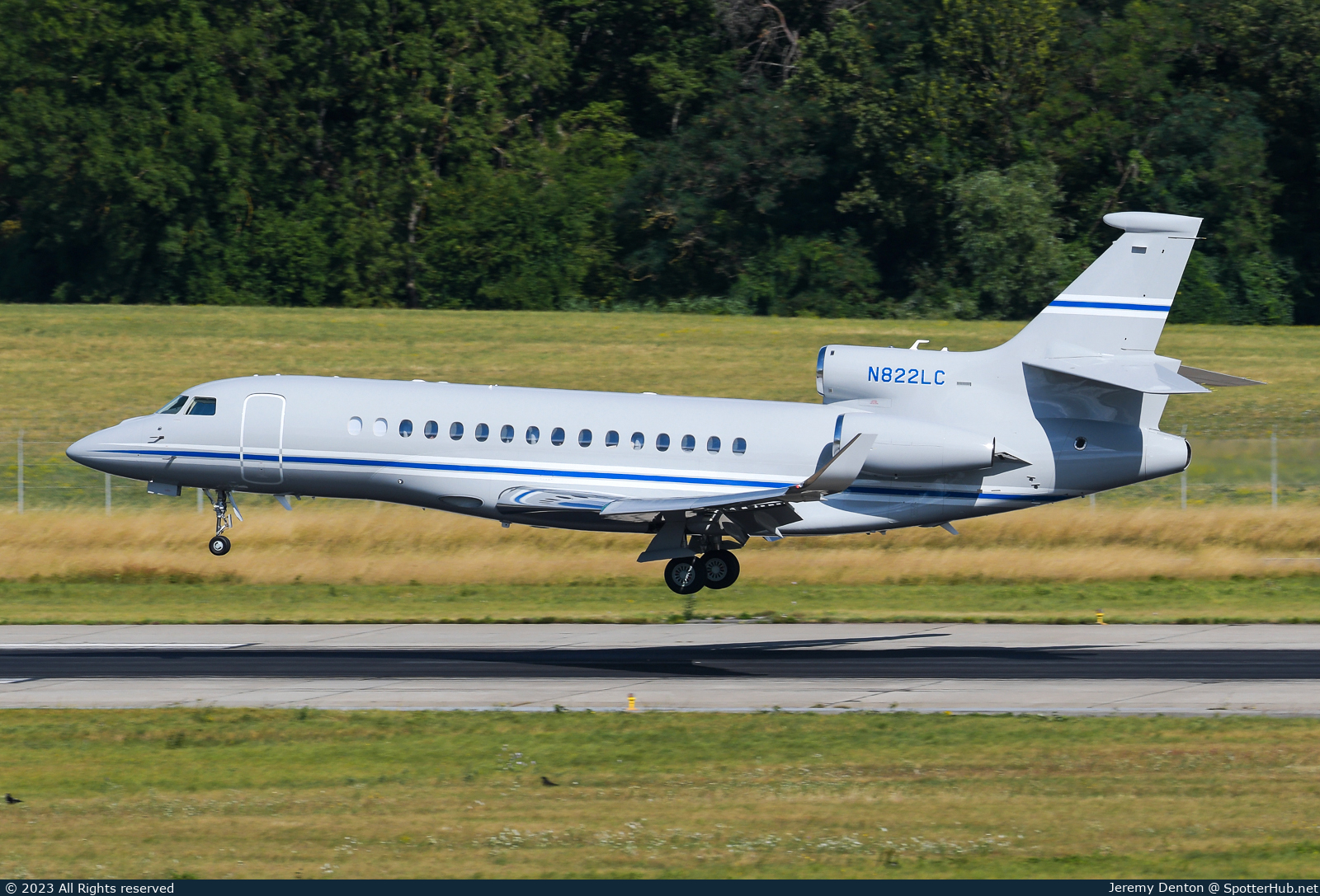 Photo of N822LC - Dassault Falcon 8X operated by Private