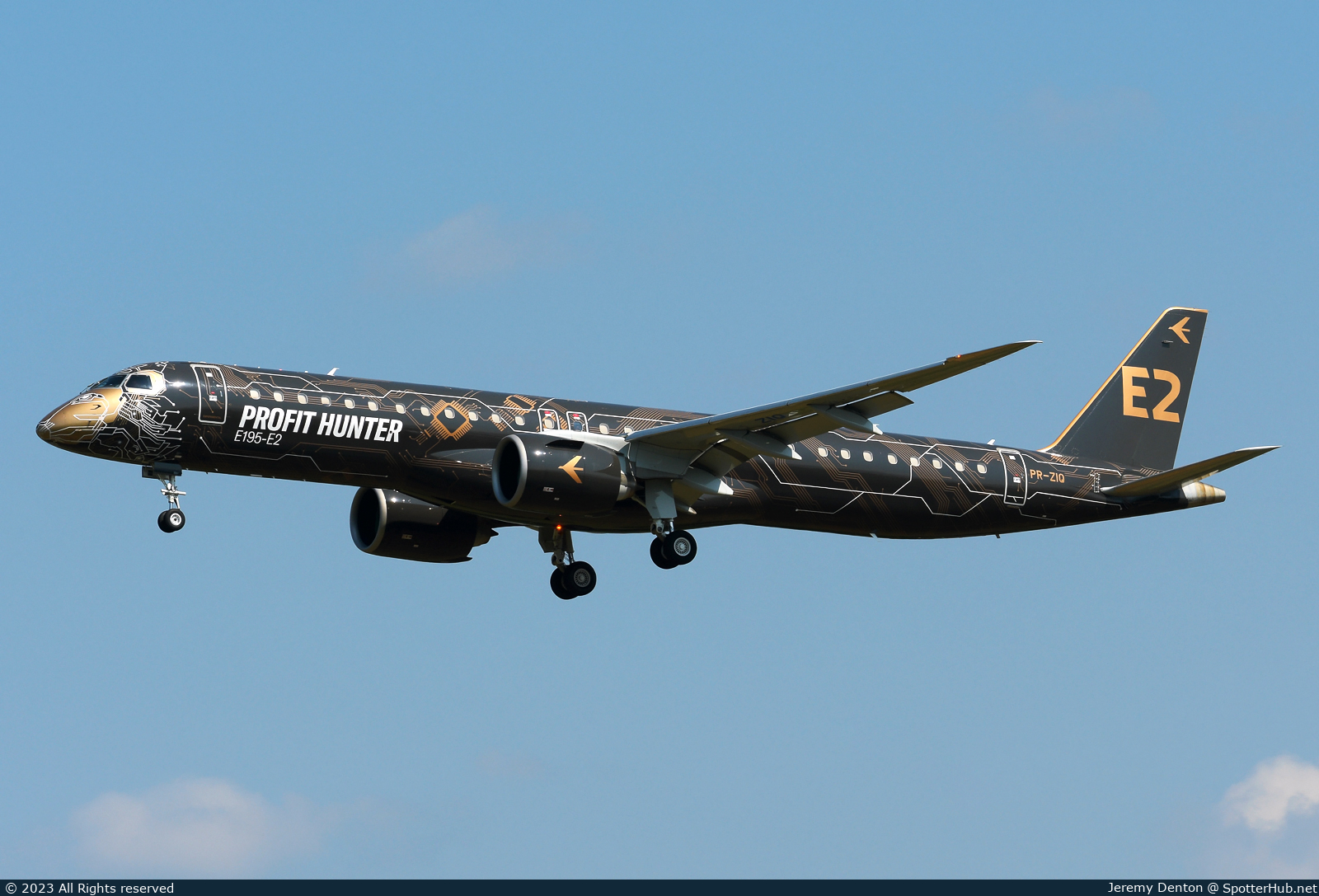 Photo of PR-ZIQ - Embraer ERJ-195-E2 operated by Embraer