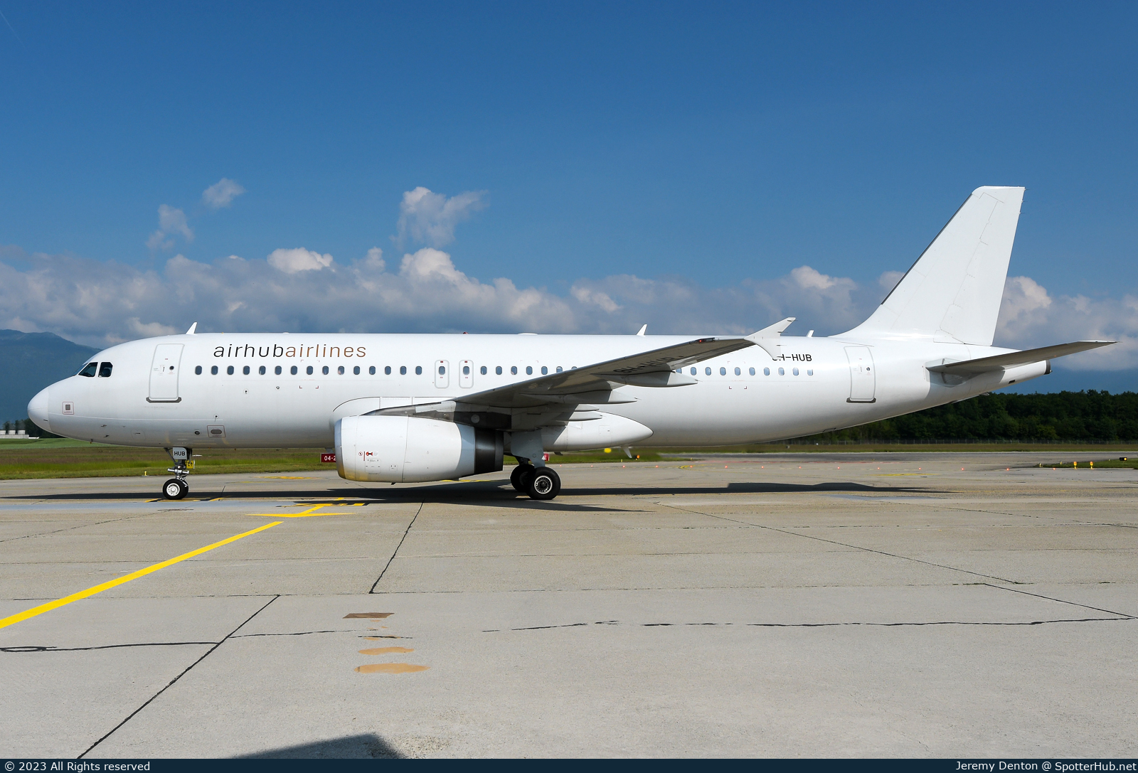 Photo of 9H-HUB - Airbus A320-232 operated by Airhub Airlines