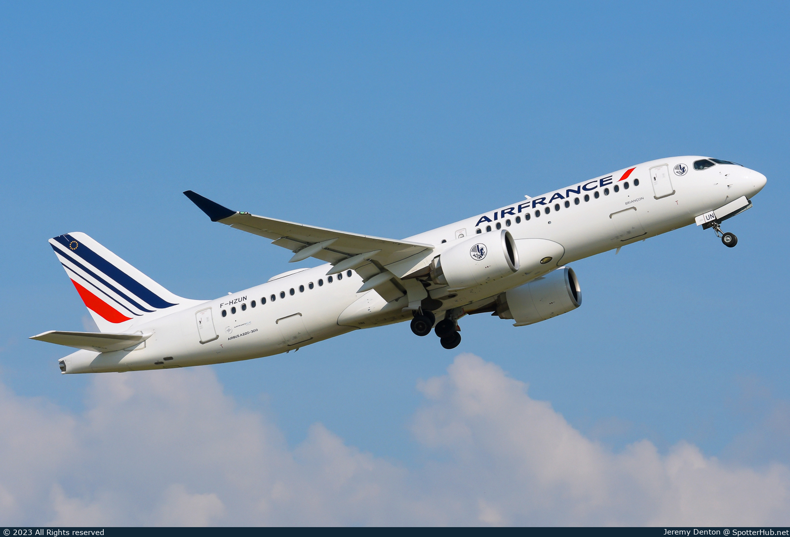 Photo of F-HZUN - Airbus A220-300 operated by Air France