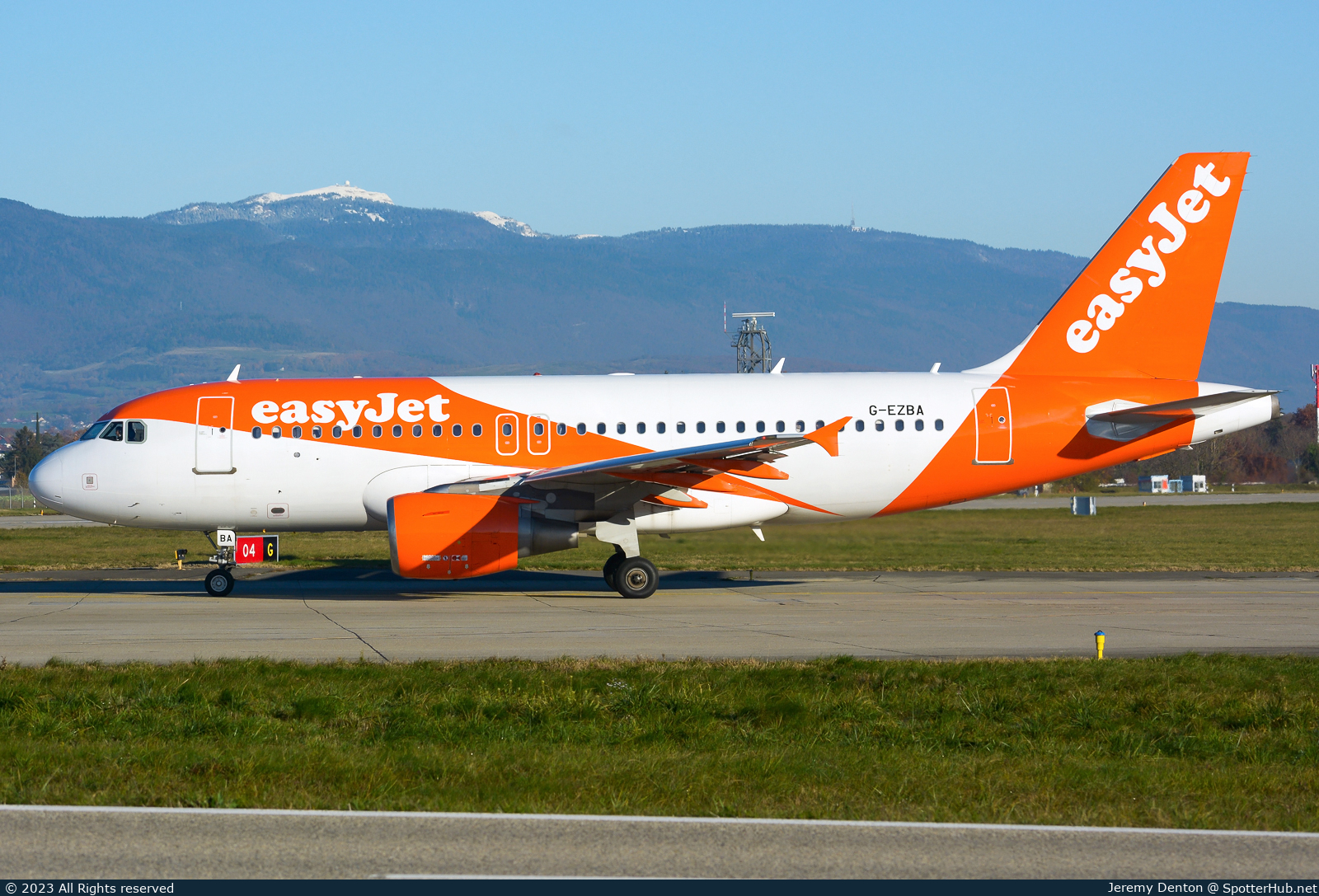 Photo of G-EZBA - Airbus A319-111 operated by easyJet