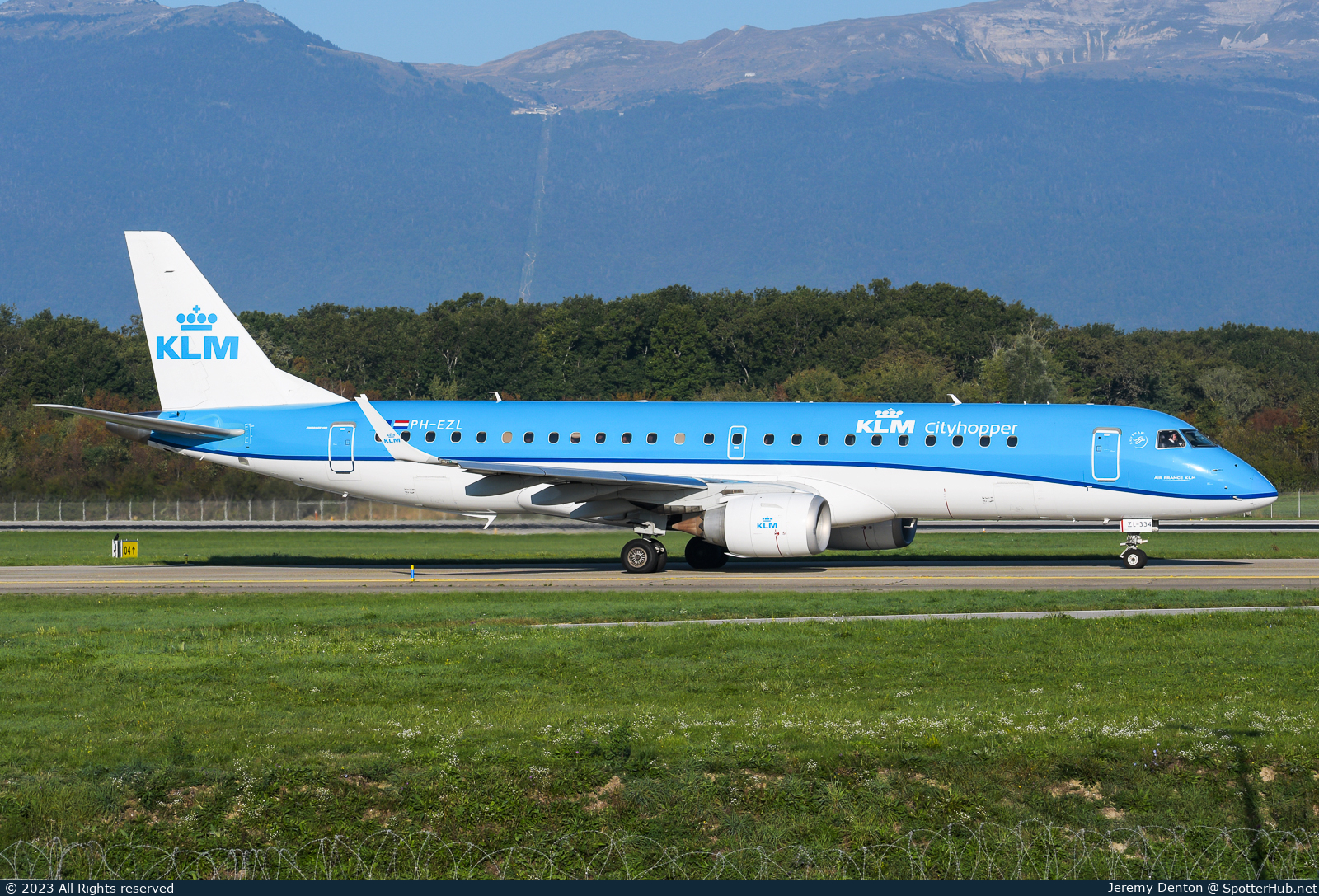 Photo of PH-EZL - Embraer ERJ-190STD operated by KLM Cityhopper