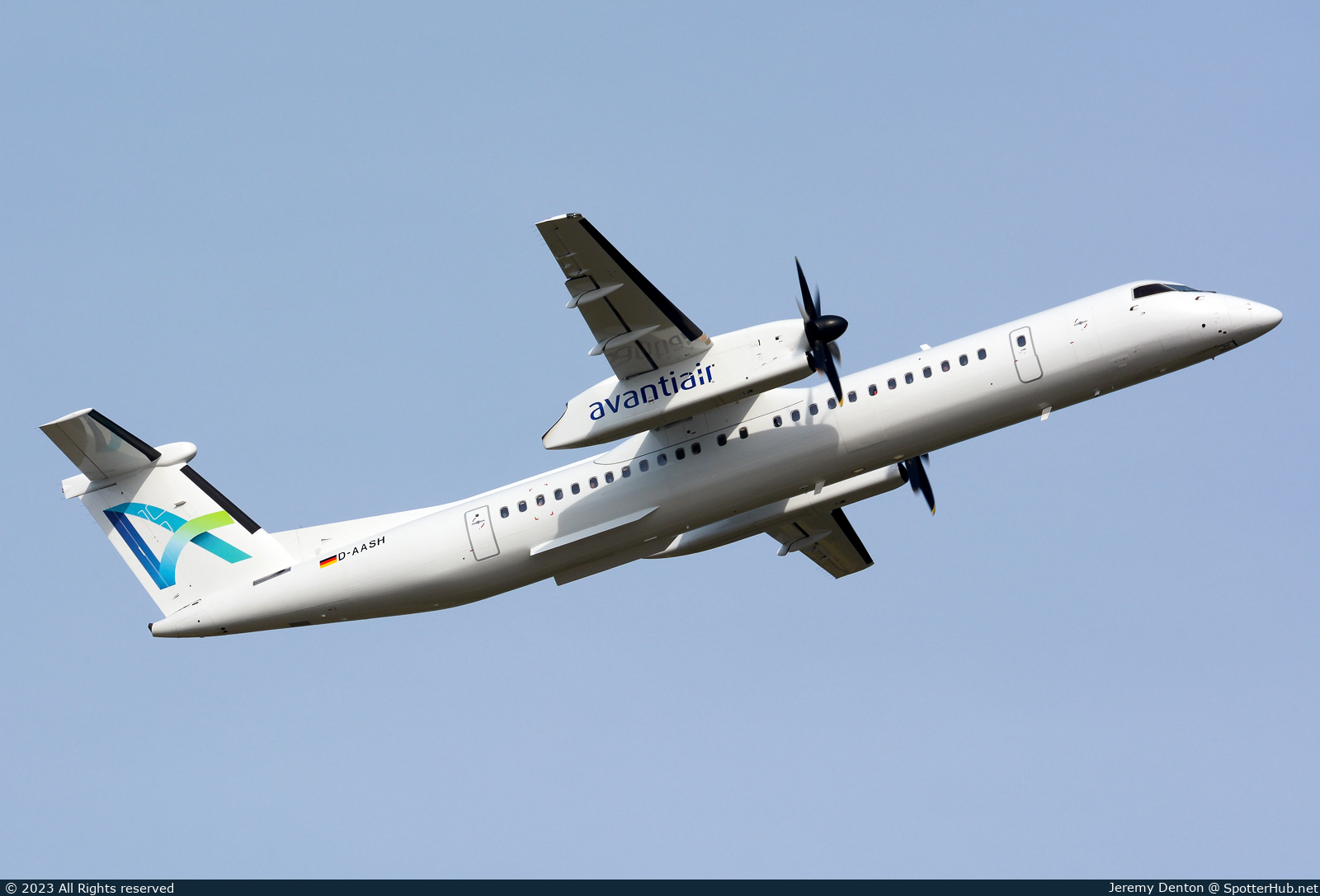 Photo of D-AASH - Bombardier DHC-8-402 Dash 8 Q400 operated by Avanti Air