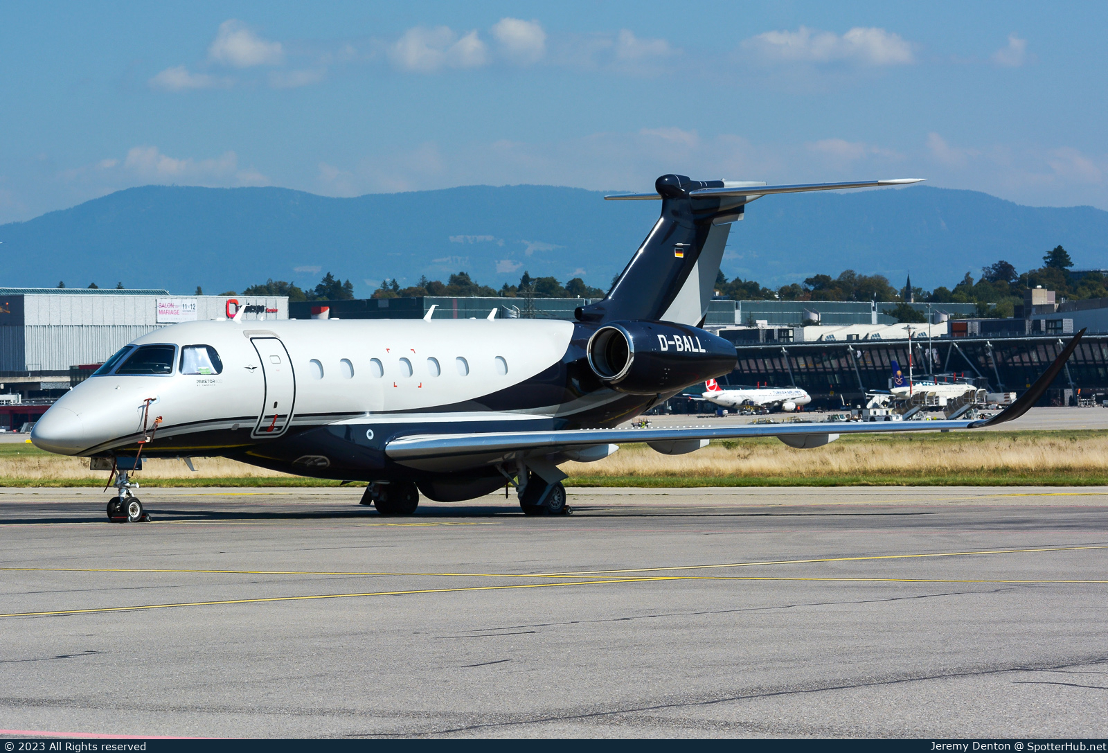 Photo of D-BALL - Embraer Praetor 600 operated by Air Hamburg