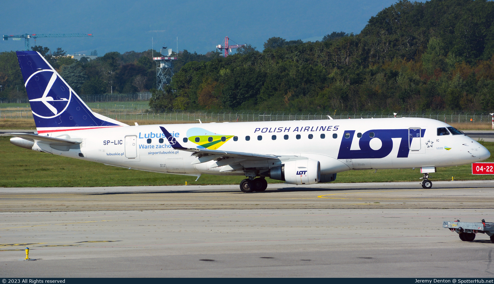 Photo of SP-LIC - Embraer ERJ-175STD operated by LOT Polish Airlines