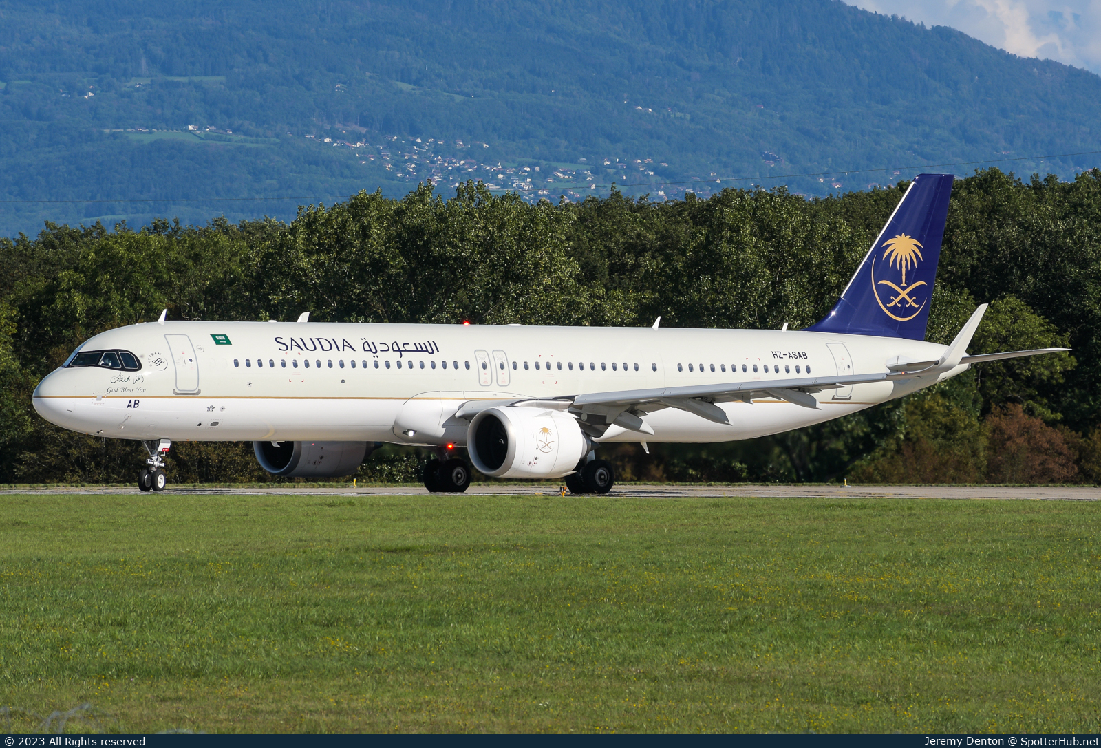 Photo of HZ-ASAB - Airbus A321-251NX operated by Saudia