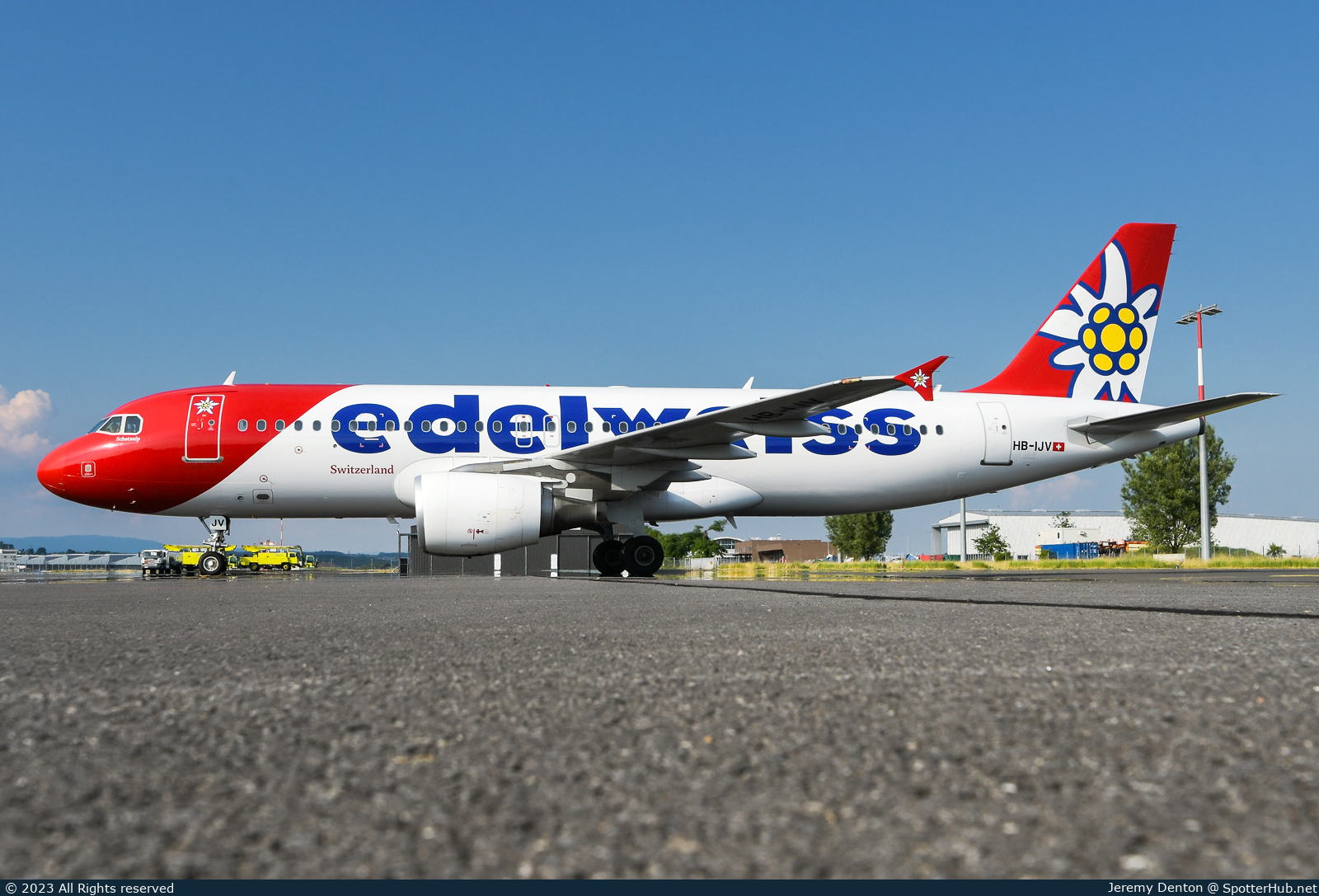Photo of HB-IJV - Airbus A320-214 operated by Edelweiss Air