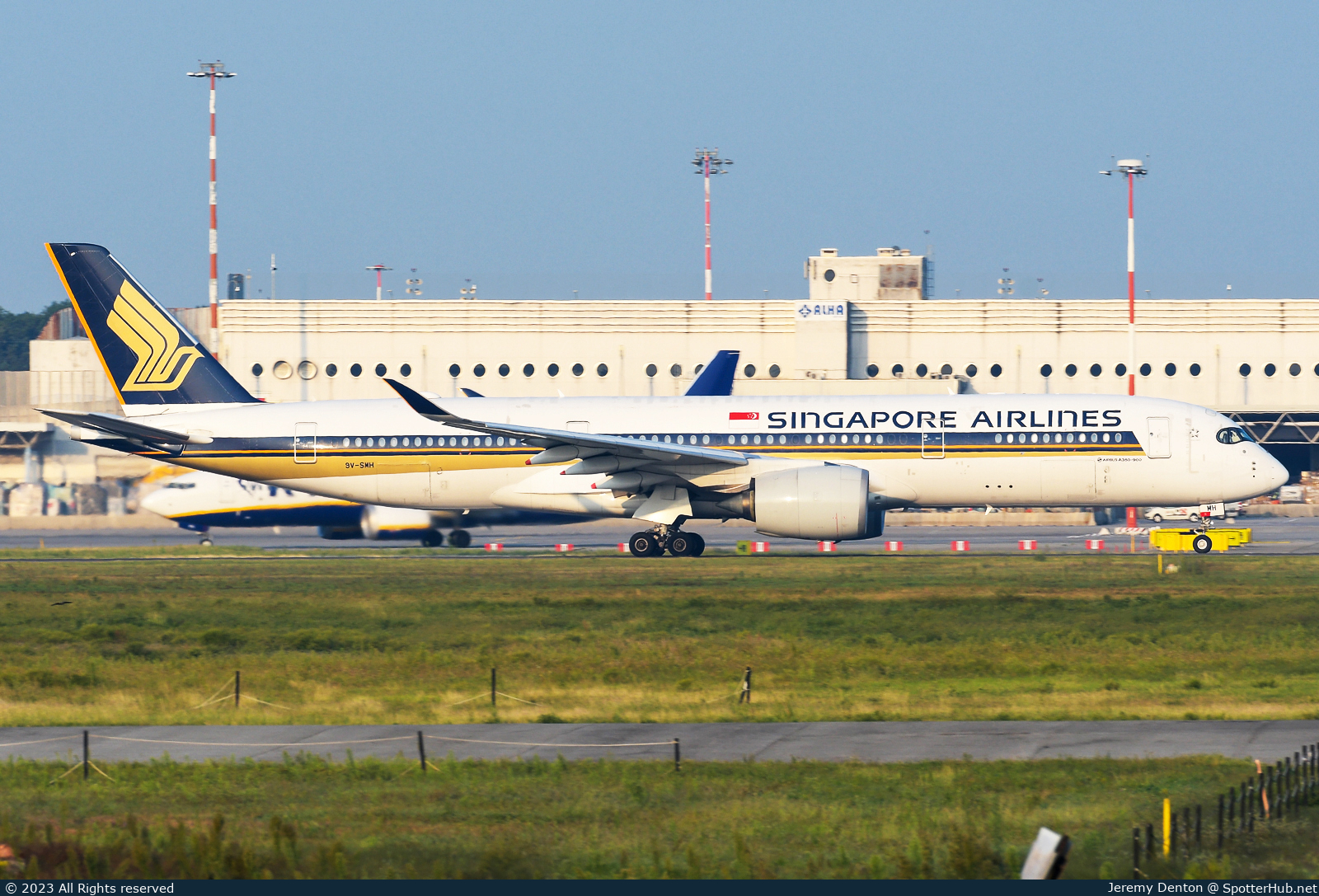 Photo of 9V-SMH - Airbus A350-941 operated by Singapore Airlines