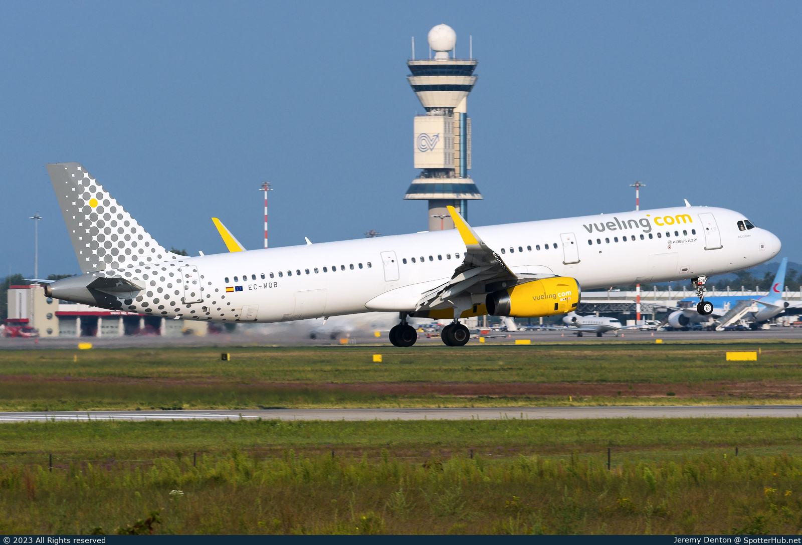 Photo of EC-MQB - Airbus A321-231 operated by Vueling