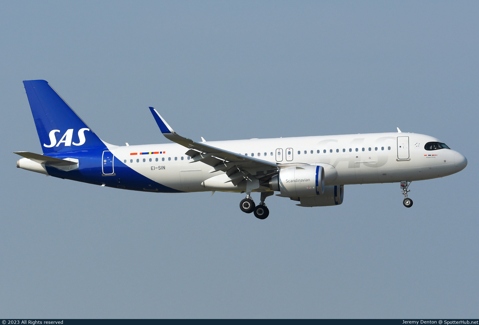 Photo of EI-SIN - Airbus A320-251N operated by SAS Connect