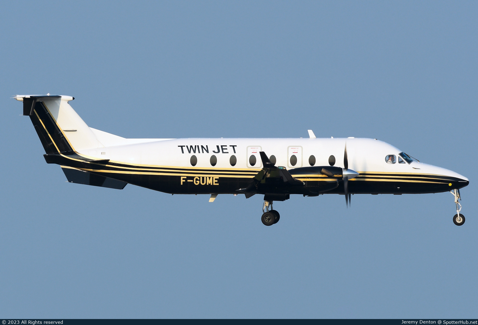 Photo of F-GUME - Beechcraft 1900D operated by Twin Jet