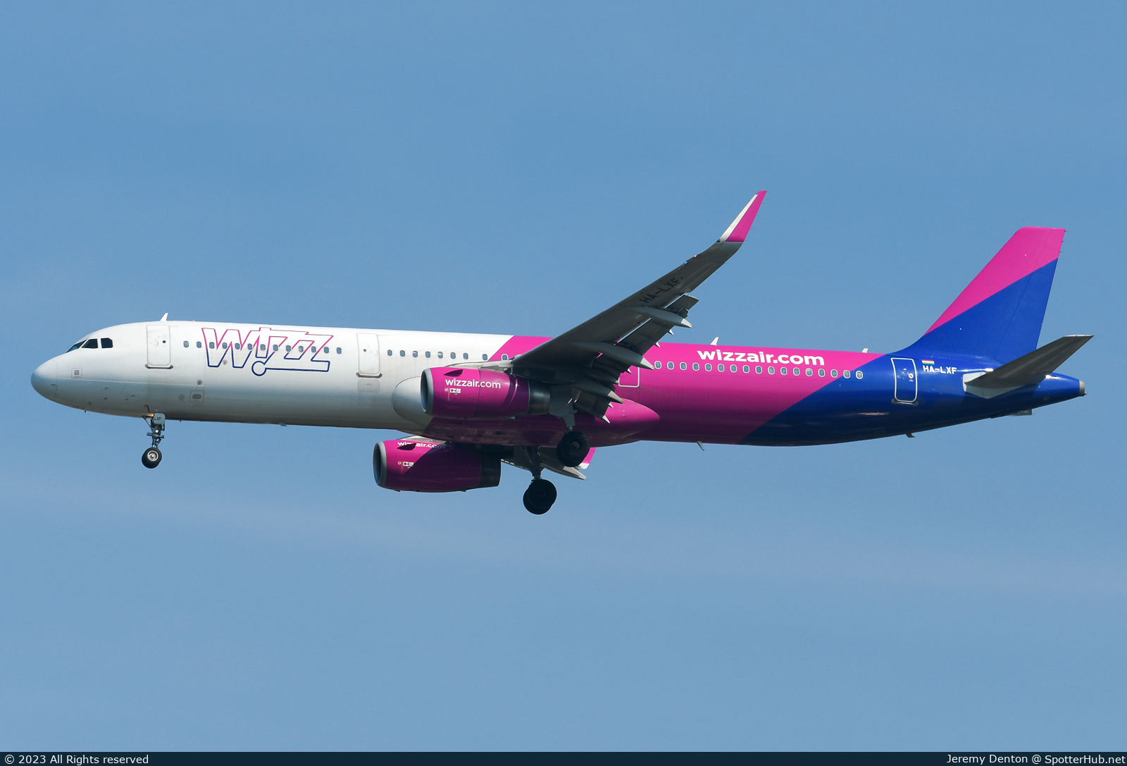 Photo of HA-LXF - Airbus A321-231 operated by Wizz Air