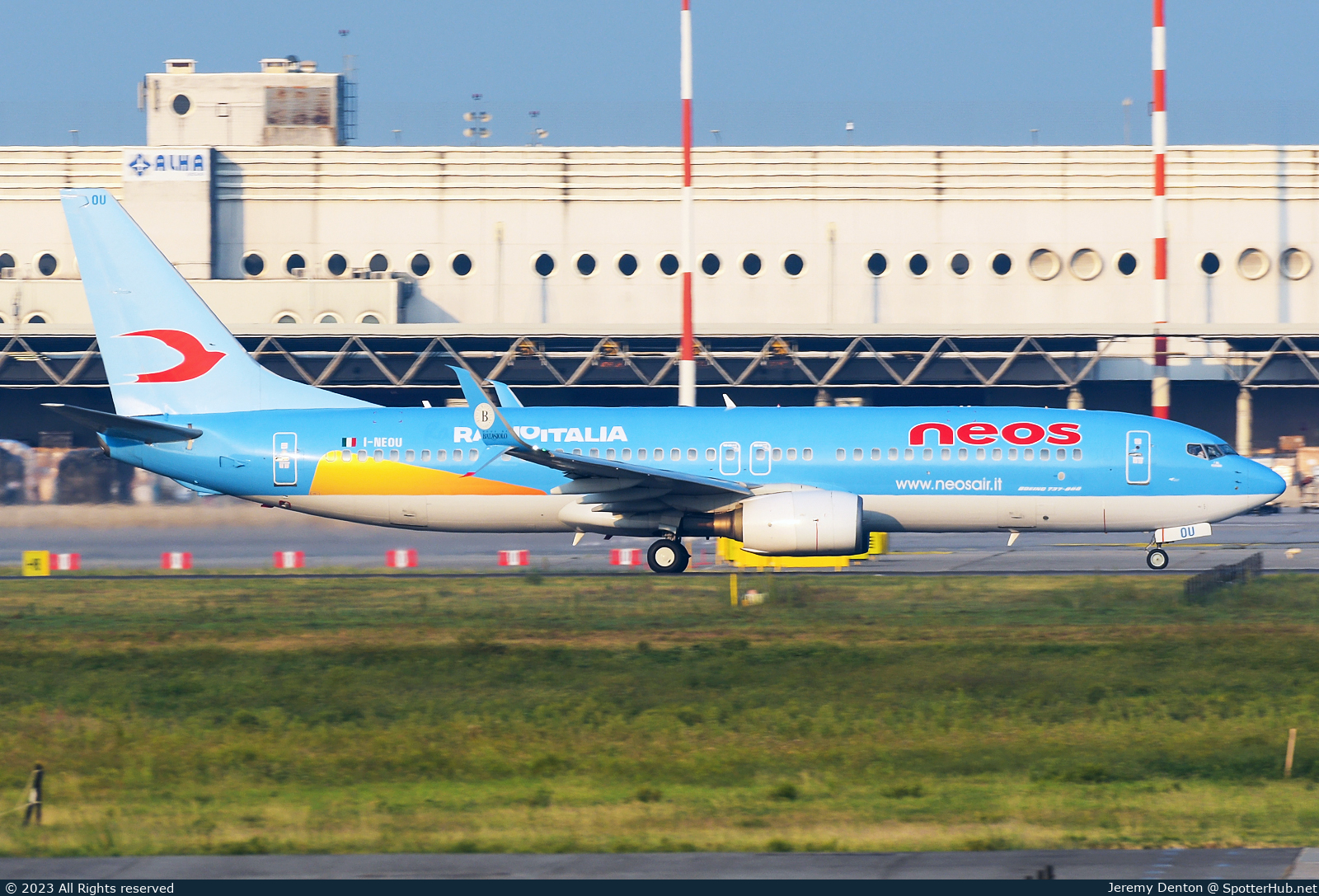 Photo of I-NEOU - Boeing 737-86N operated by Neos