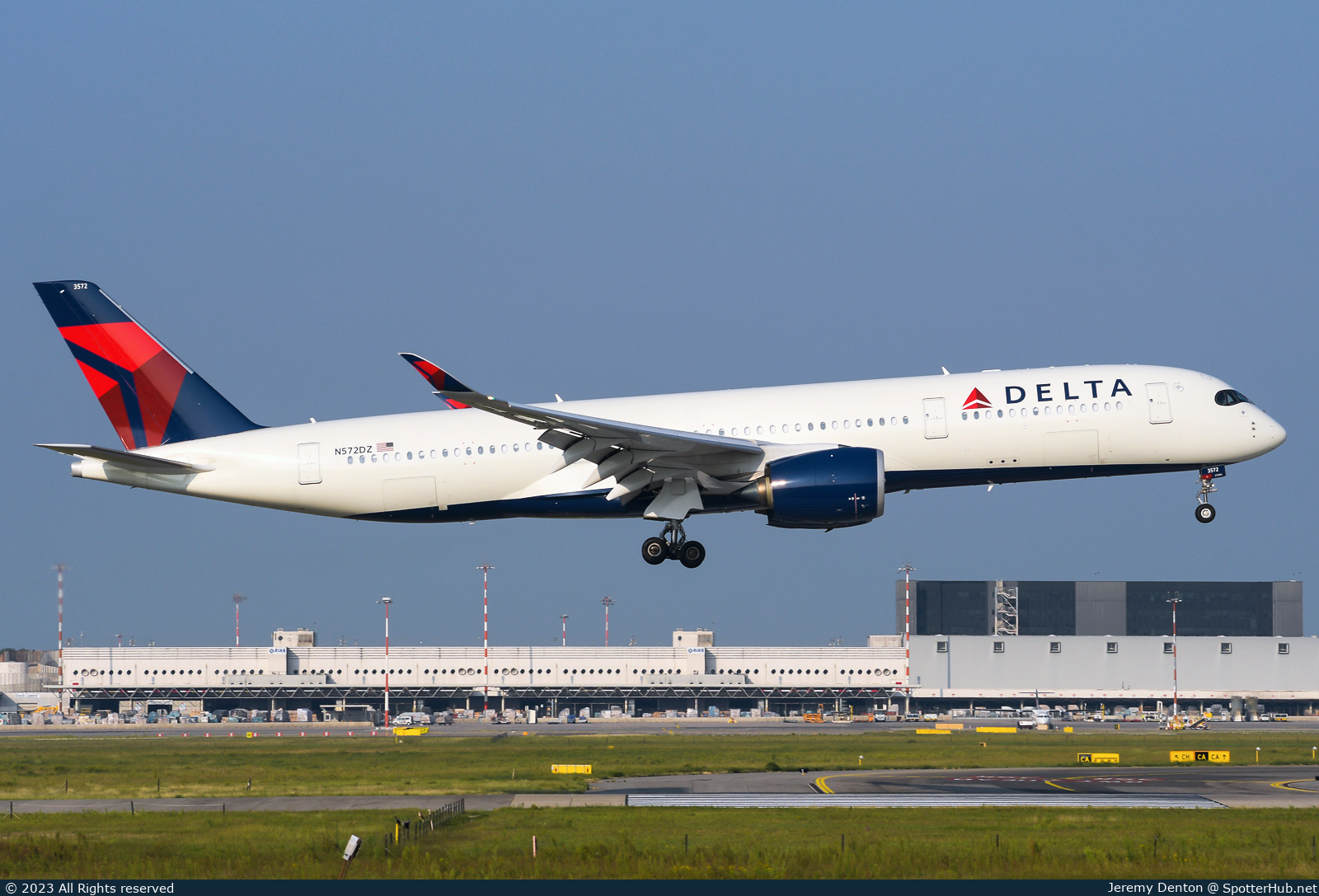 Photo of N572DZ - Airbus A350-941 operated by Delta Air Lines