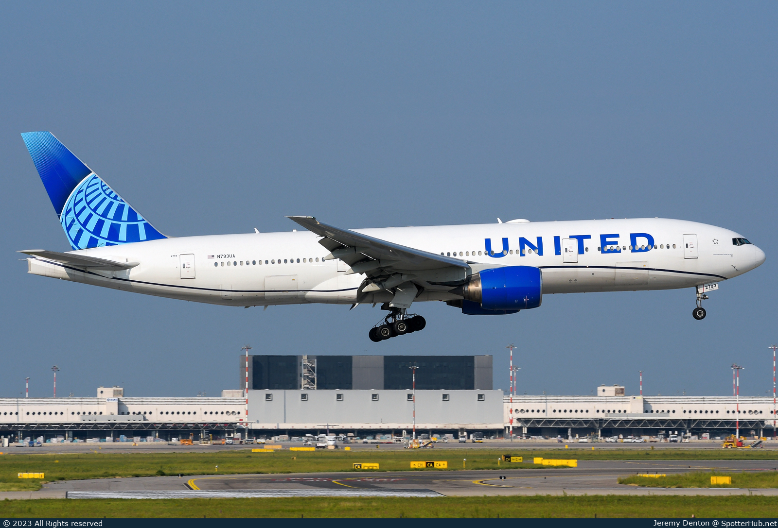 Photo of N793UA - Boeing 777-222(ER) operated by United Airlines