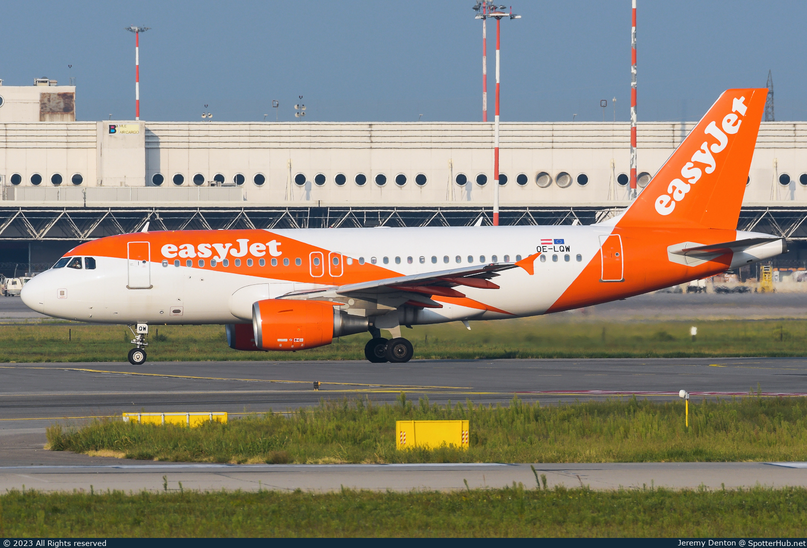 Photo of OE-LQW - Airbus A319-111 operated by easyJet Europe