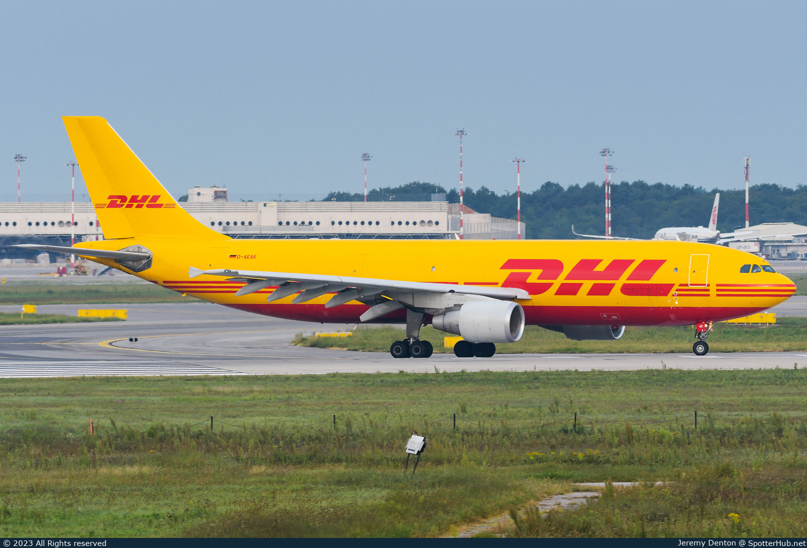 Photo of D-AEAK - Airbus A300B4-622R(F) operated by European Air Transport