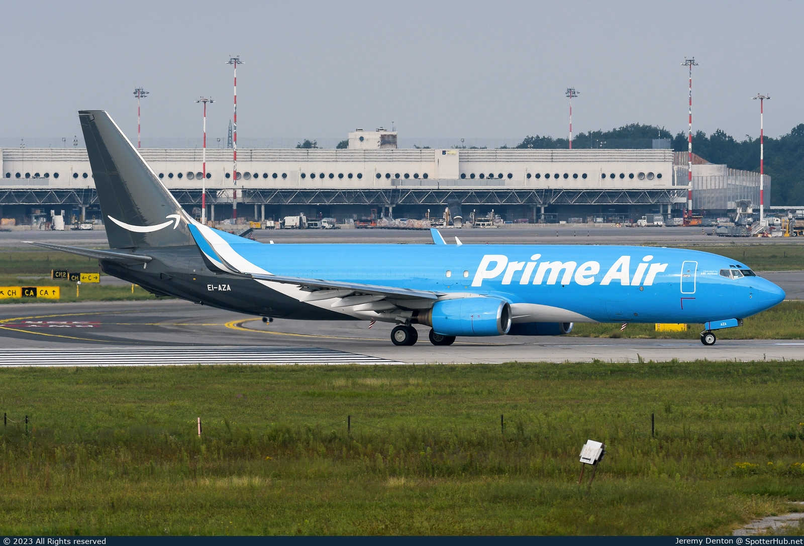 Photo of EI-AZA - Boeing 737-86N(SF) operated by Amazon Prime Air (opb ASL Airlines Ireland)