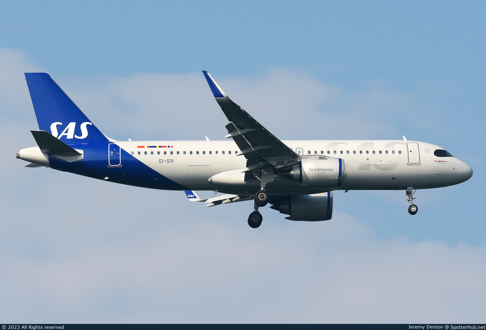 Photo of EI-SIV - Airbus A320-251N operated by SAS Connect