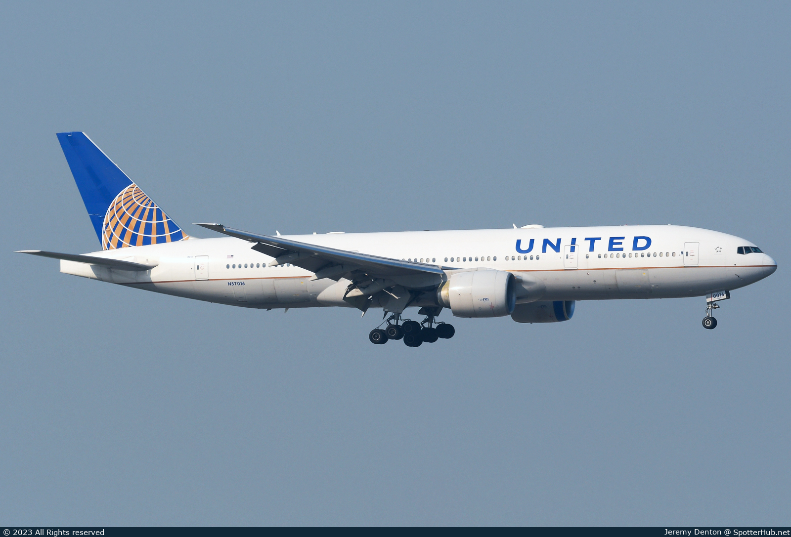 Photo of N57016 - Boeing 777-224(ER) operated by United Airlines