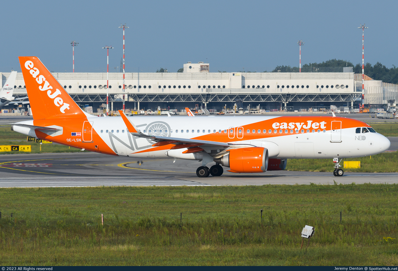 Photo of OE-LSN - Airbus A320-251N operated by easyJet Europe