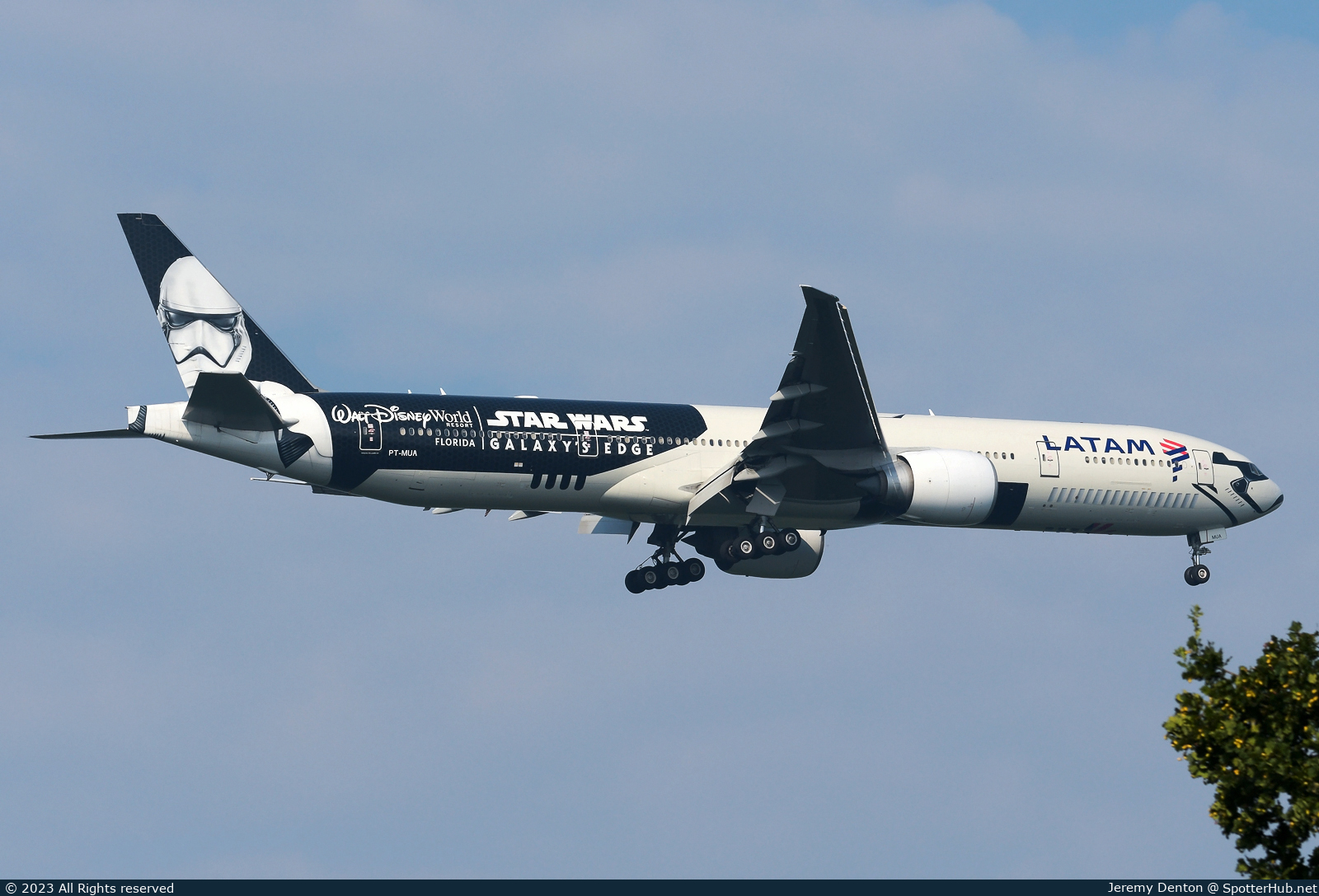 Photo of PT-MUA - Boeing 777-32W(ER) operated by LATAM Airlines Brasil