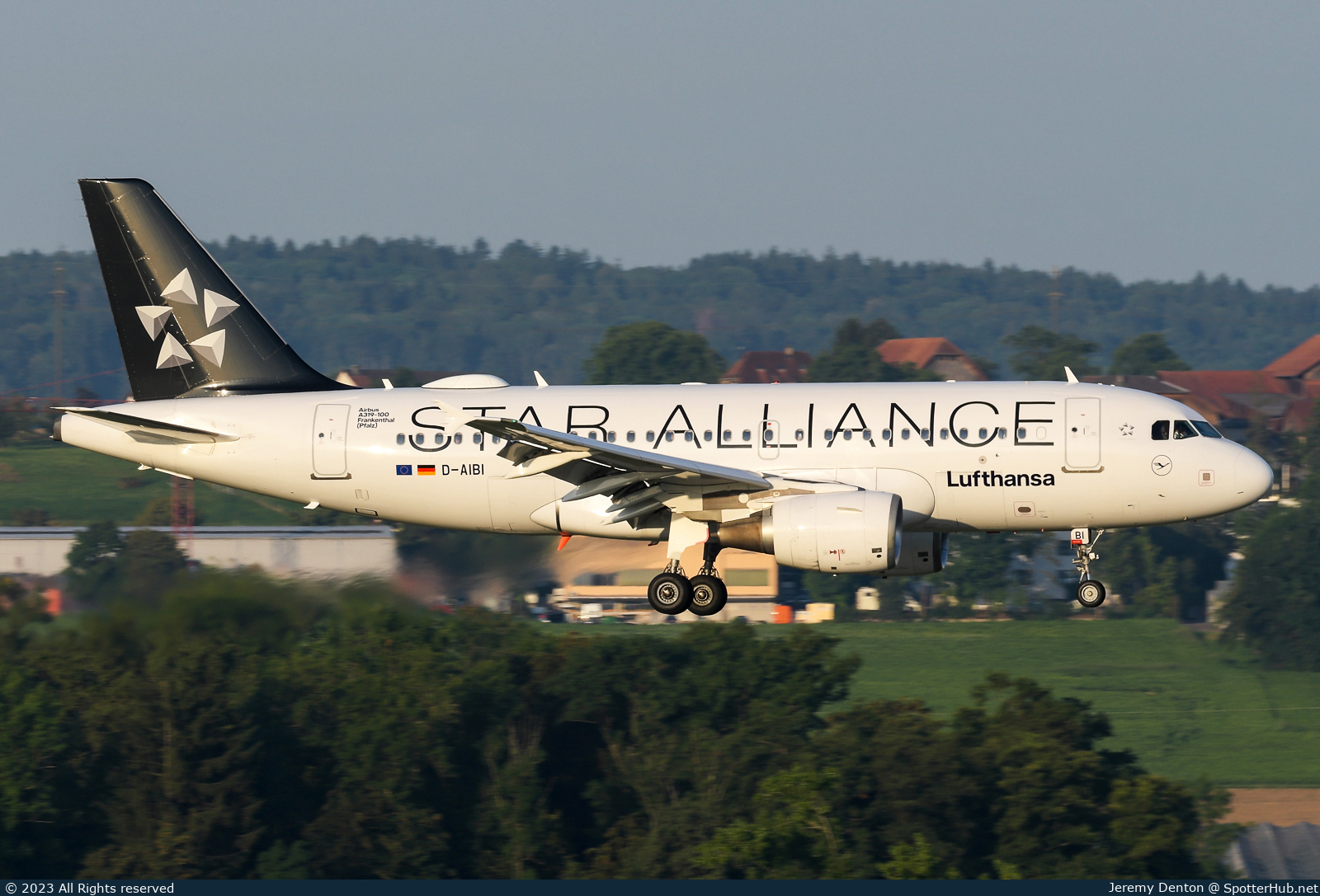 Photo of D-AIBI - Airbus A319-112 operated by Lufthansa