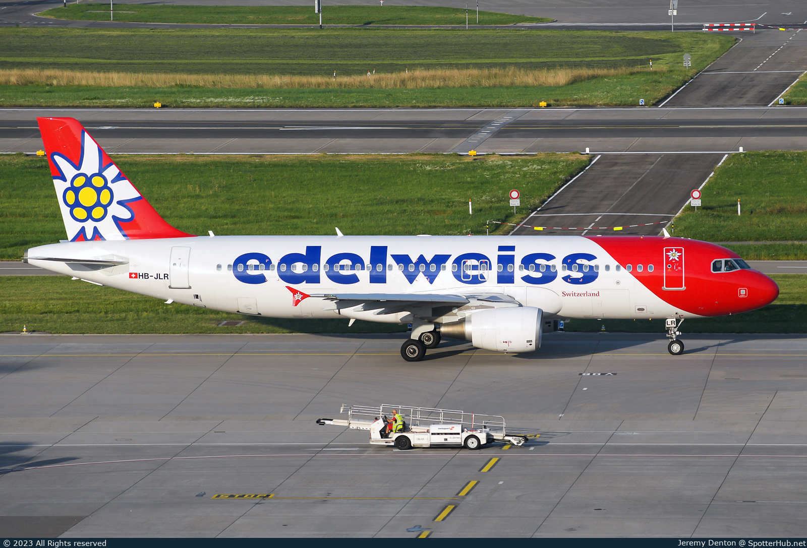 Photo of HB-JLR - Airbus A320-214 operated by Edelweiss Air