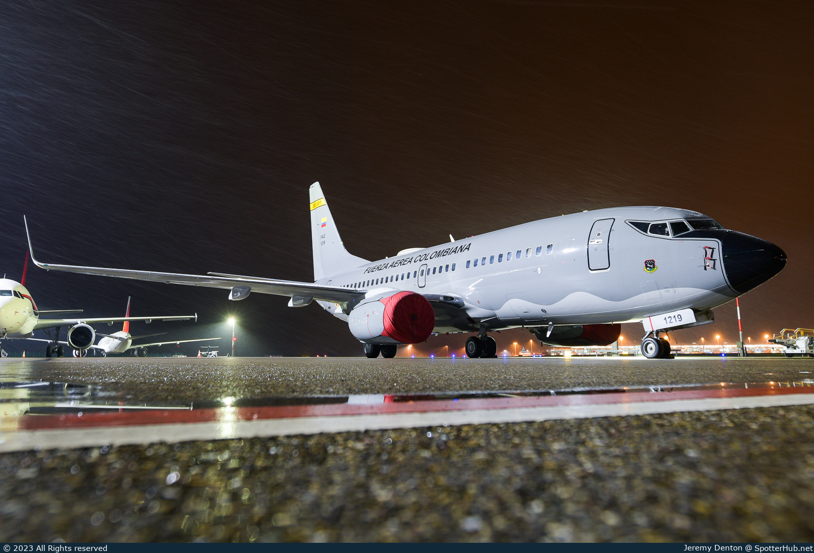 Photo of FAC1219 - Boeing 737-732 operated by Colombian Aerospace Force