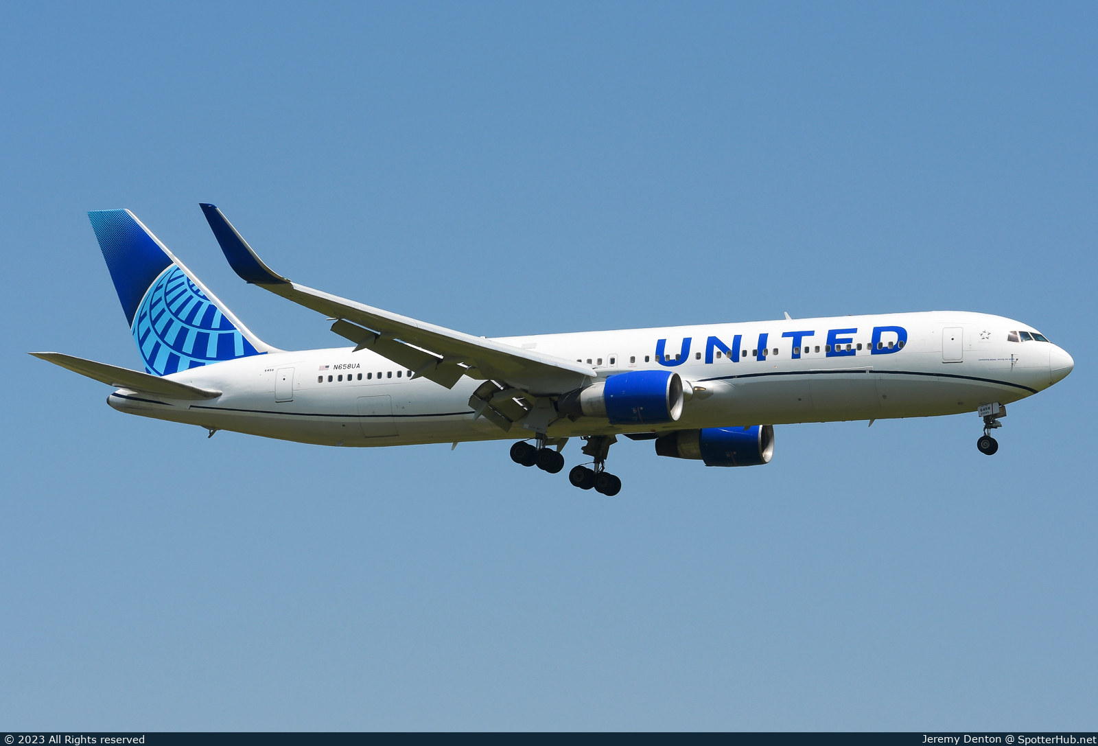 Photo of N658UA - Boeing 767-322(ER) operated by United Airlines