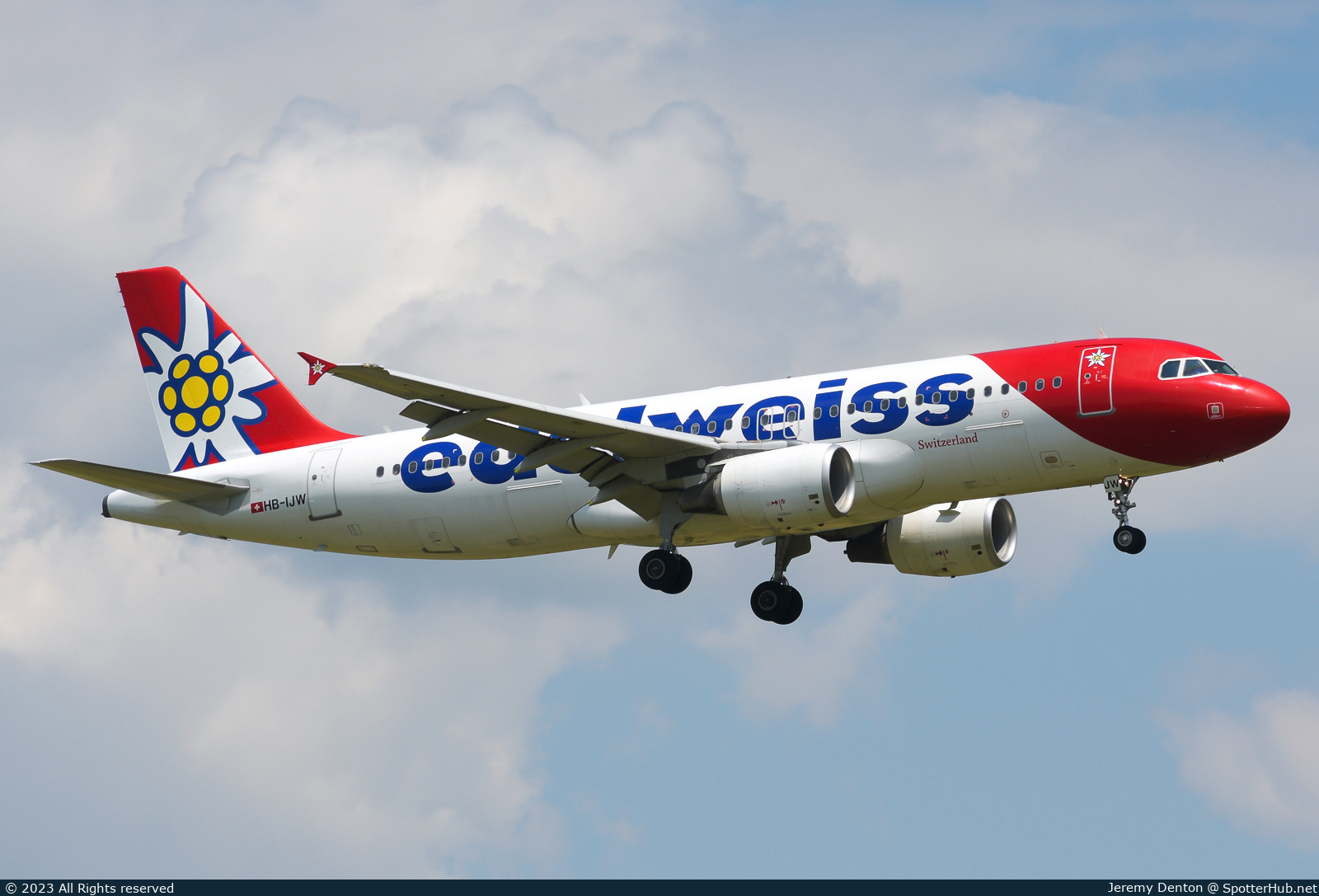 Photo of HB-IJW - Airbus A320-214 operated by Edelweiss Air