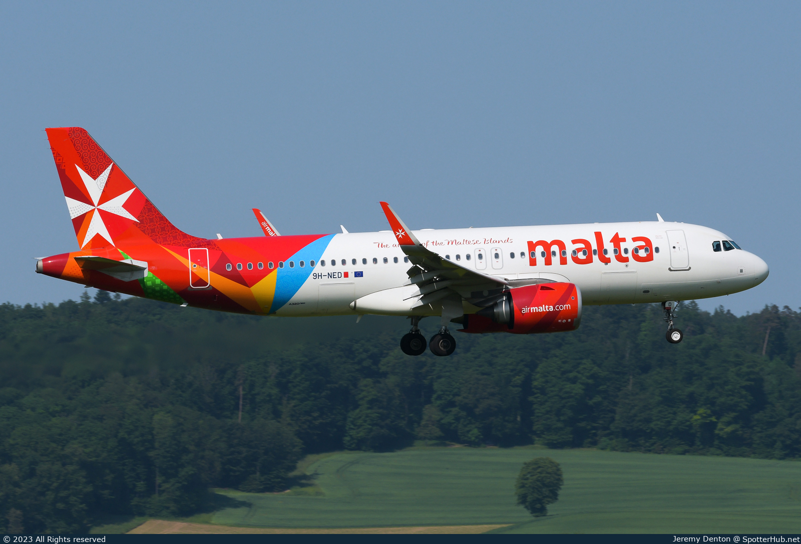 Photo of 9H-NED - Airbus A320-251N operated by Air Malta
