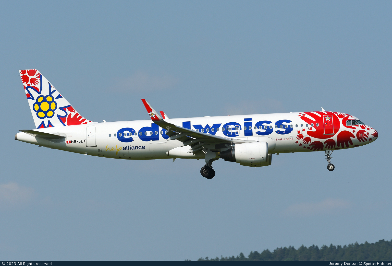 Photo of HB-JLT - Airbus A320-214 operated by Edelweiss Air