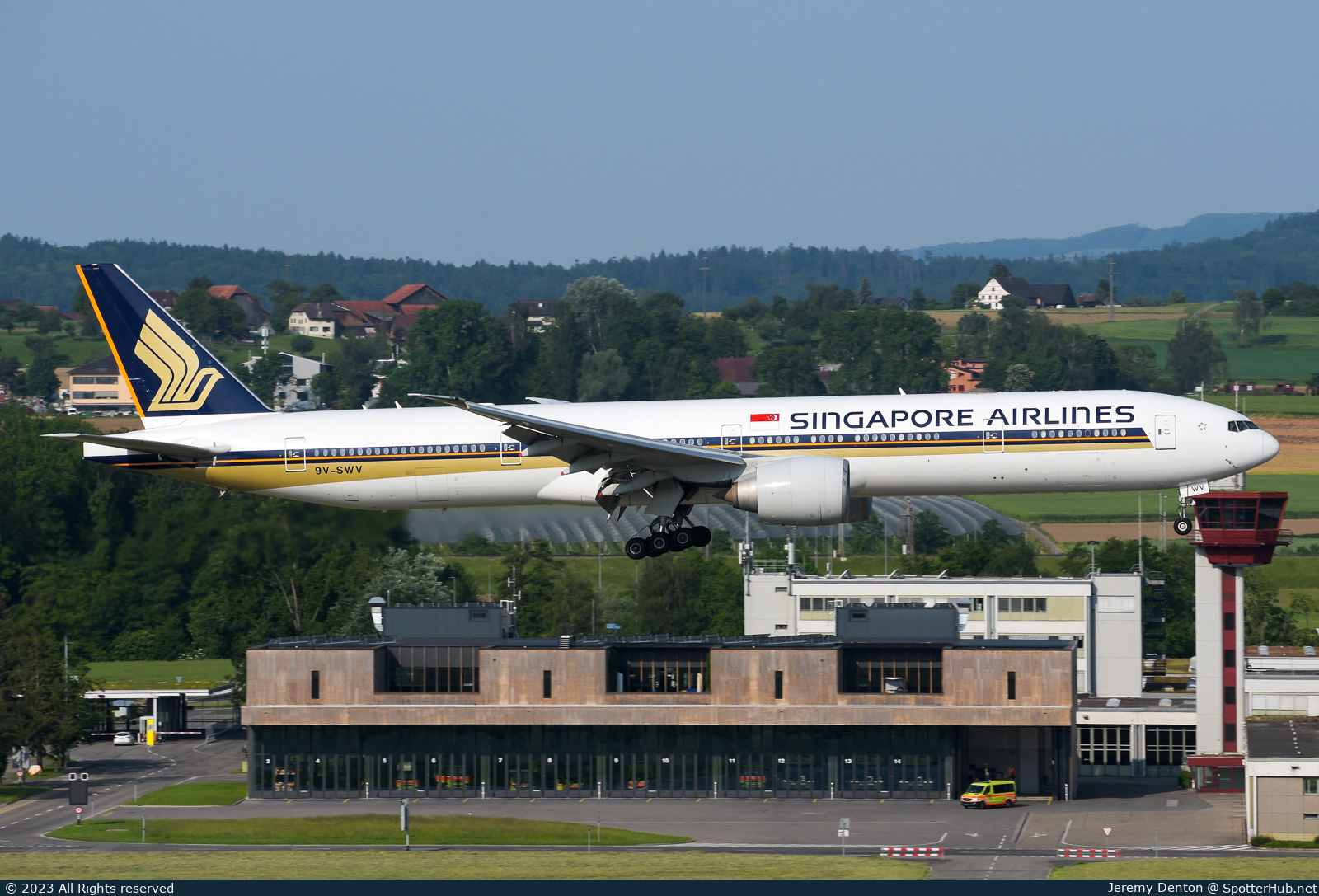 Photo of 9V-SWV - Boeing 777-312(ER) operated by Singapore Airlines