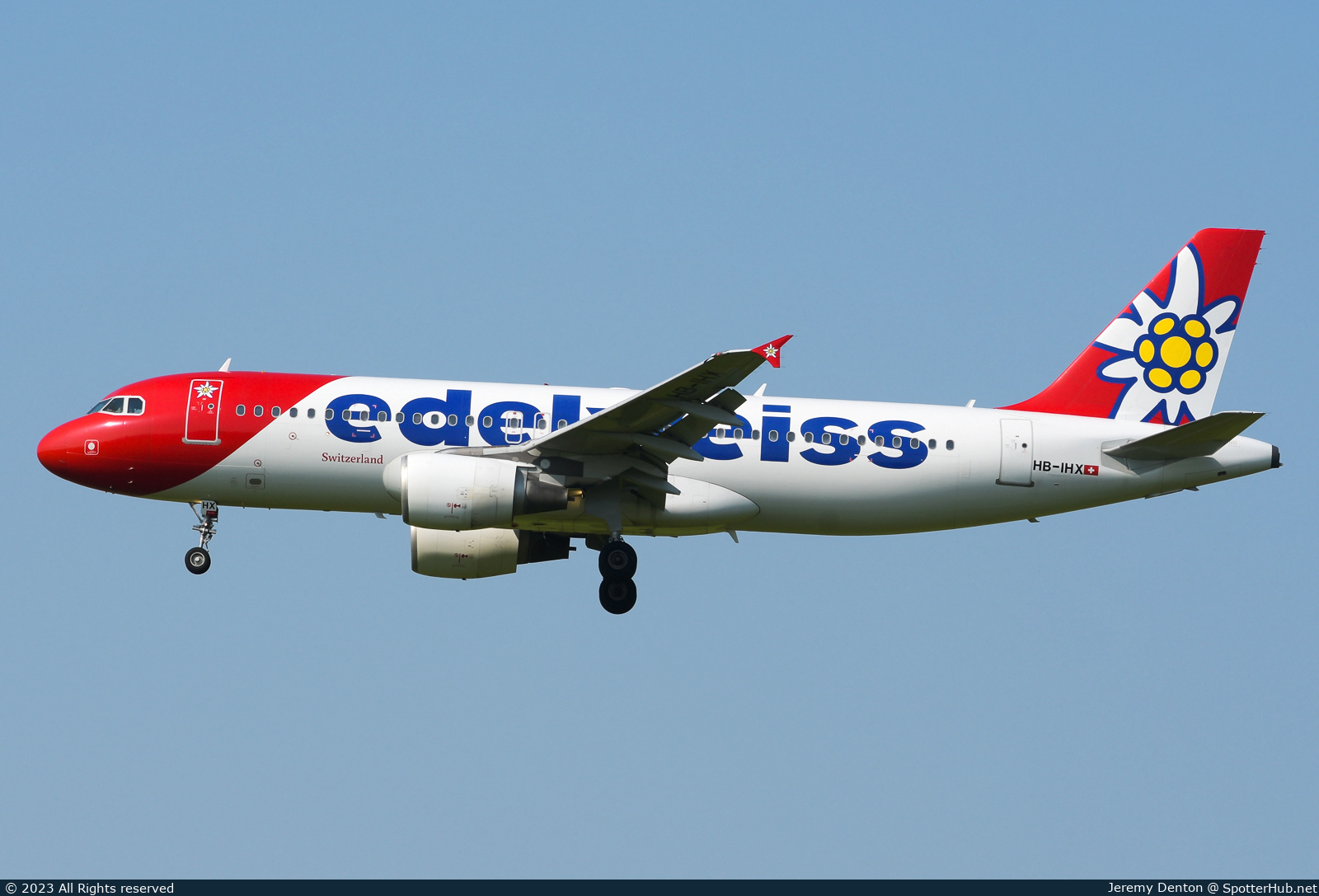 Photo of HB-IHX - Airbus A320-214 operated by Edelweiss Air
