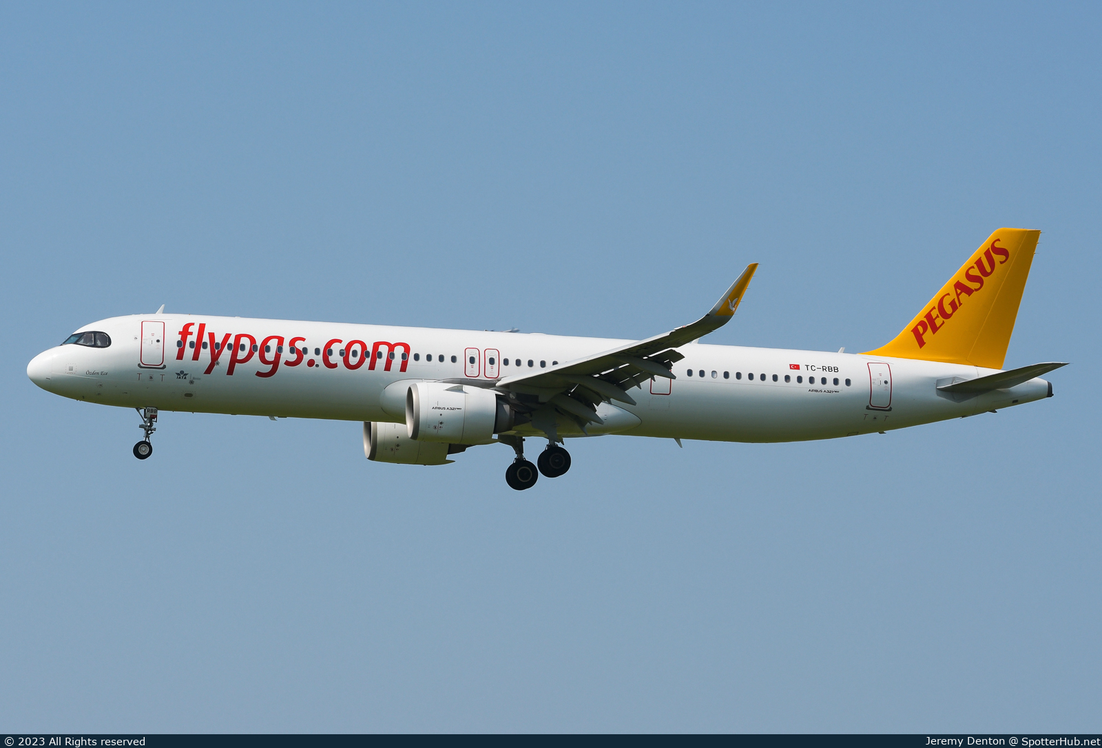Photo of TC-RBB - Airbus A321-251NX operated by Pegasus Airlines