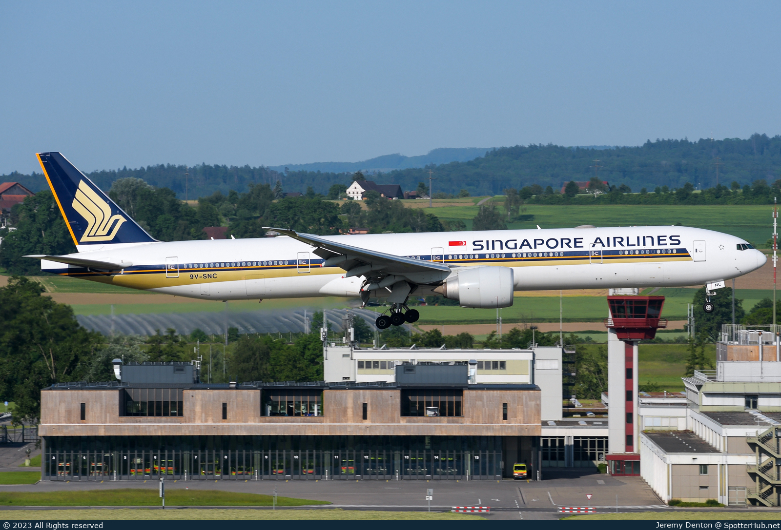 Photo of 9V-SNC - Boeing 777-312(ER) operated by Singapore Airlines