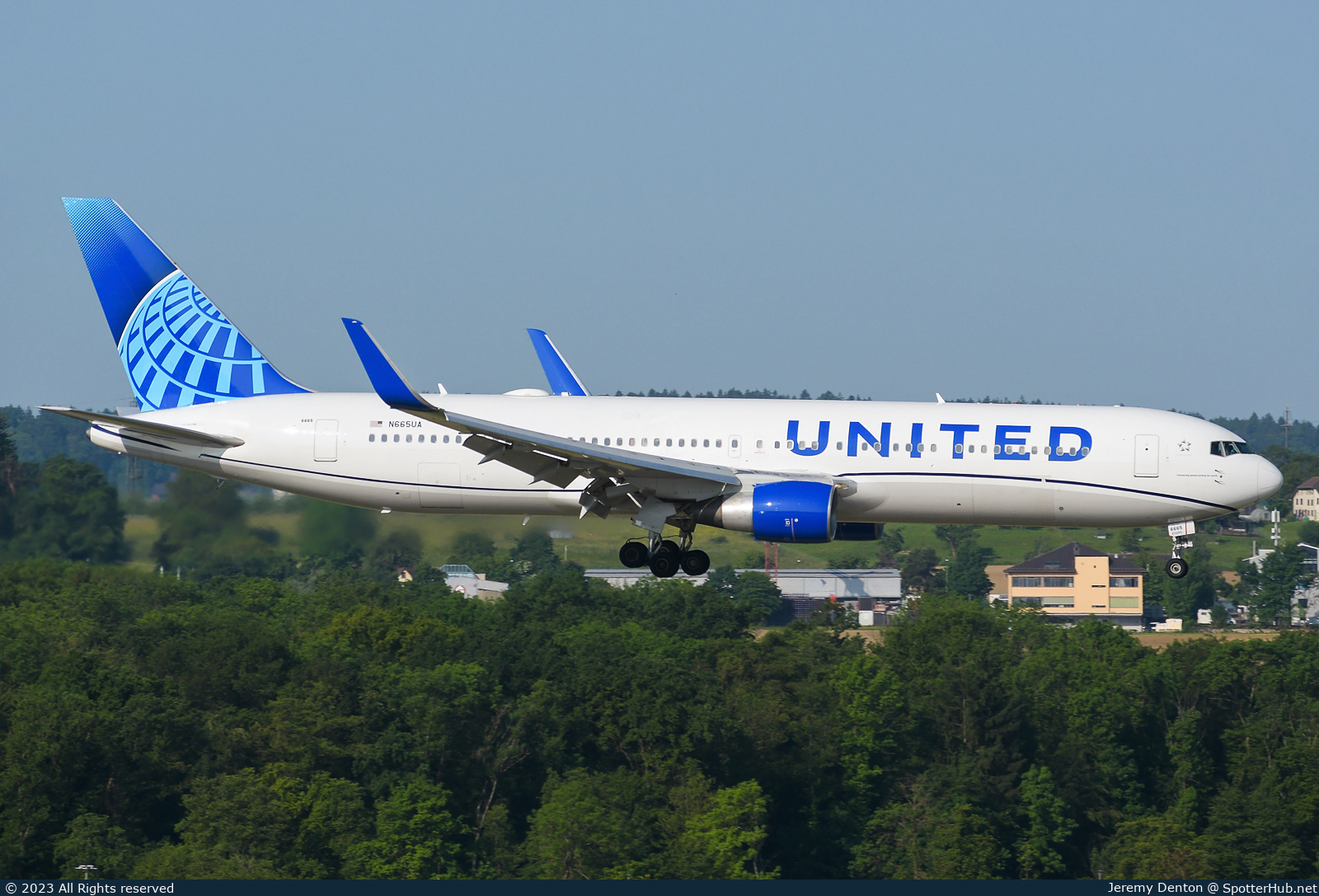 Photo of N665UA - Boeing 767-322(ER) operated by United Airlines