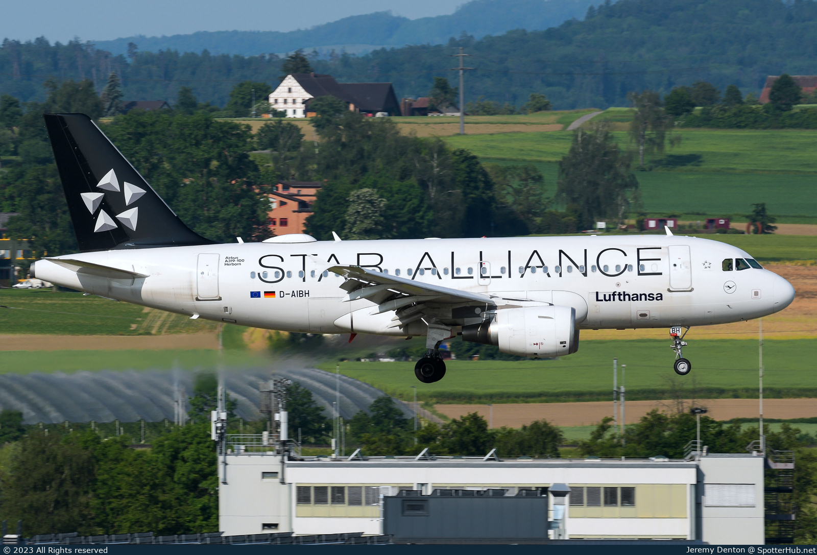 Photo of D-AIBH - Airbus A319-112 operated by Lufthansa