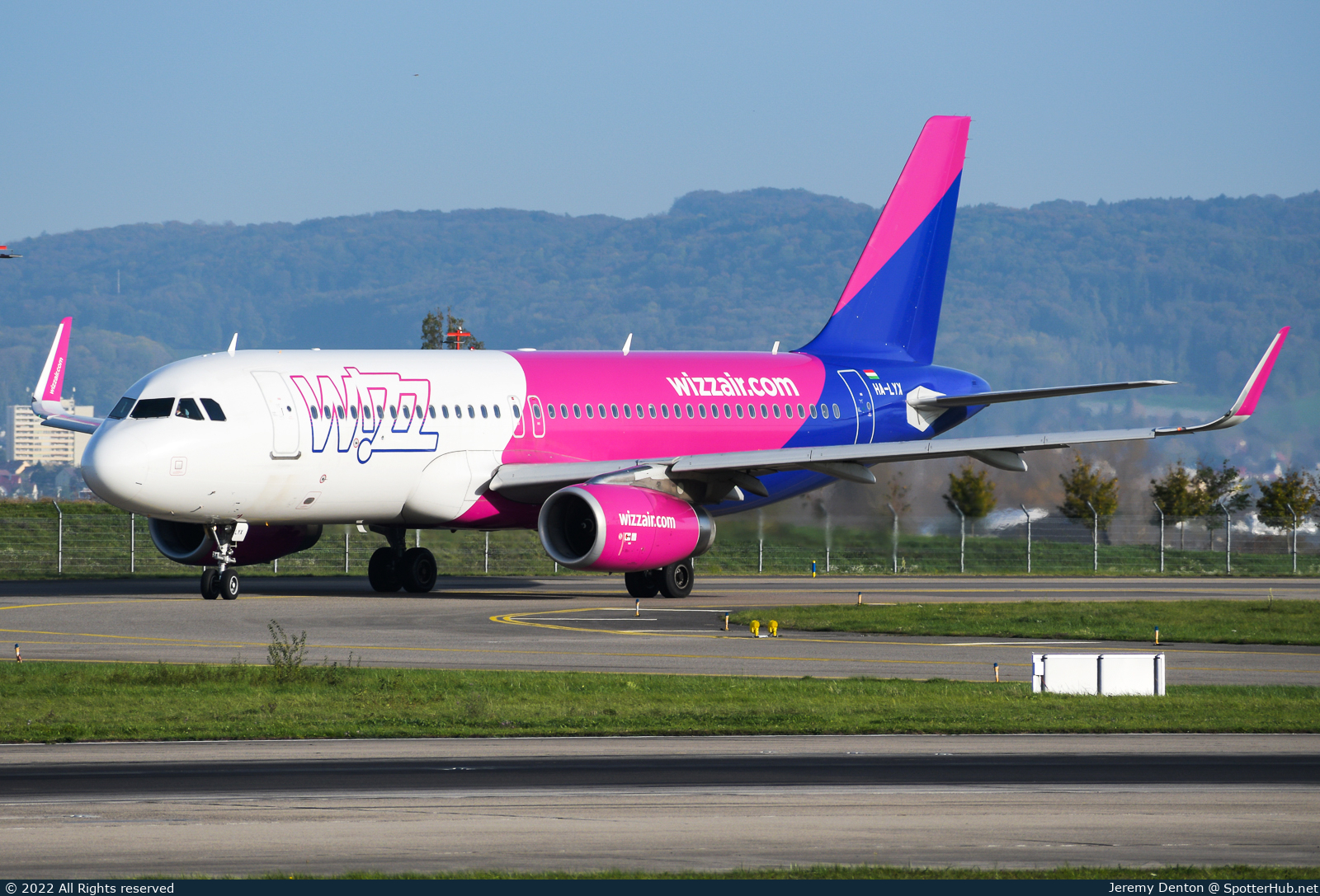 Photo of HA-LYX - Airbus A320-232 operated by Wizz Air